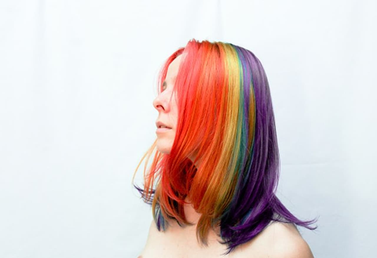 <p style="text align: justify;">ಹೇರ್ ಕಲರಿಂಗ್ ಬಗ್ಗೆ ಯೋಚಿಸುತ್ತಿದ್ದೀರಾ? ಮತ್ತು ಏಕೆ? ಕೂದಲಿನ ಬಣ್ಣವು ಒಬ್ಬ ವ್ಯಕ್ತಿಯ ಸಂಪೂರ್ಣ ವ್ಯಕ್ತಿತ್ವವನ್ನು ಬದಲಾಯಿಸುವ ಸಾಮರ್ಥ್ಯವನ್ನು ಹೊಂದಿದೆ . ಒಂದು ಮೇಕ್ ಓವರ್ ನೀಡಲು ಅಥವಾ ಆ ಬಿಳಿ ಕೂದಲನ್ನು ಮರೆ ಮಾಡಲು ಇದನ್ನು ಬಳಸುತ್ತಾರೆ. ಹೇರ್ ಕಲರ್ ಬಳಸುವುದೇನೋ ಸರಿ ಆದರೆ ಅದರ ಬಗ್ಗೆ ಇರುವ ಈ ಸುಳ್ಳನ್ನು ನಂಬಬೇಡಿ... </p> <p style="text align: justify;">ಹೇರ್ ಕಲರಿಂಗ್ ಬಗ್ಗೆ ಯೋಚಿಸುತ್ತಿದ್ದೀರಾ? ಮತ್ತು ಏಕೆ? ಕೂದಲಿನ ಬಣ್ಣವು ಒಬ್ಬ ವ್ಯಕ್ತಿಯ ಸಂಪೂರ್ಣ ವ್ಯಕ್ತಿತ್ವವನ್ನು ಬದಲಾಯಿಸುವ ಸಾಮರ್ಥ್ಯವನ್ನು ಹೊಂದಿದೆ . ಒಂದು ಮೇಕ್ ಓವರ್ ನೀಡಲು ಅಥವಾ ಆ ಬಿಳಿ ಕೂದಲನ್ನು ಮರೆ ಮಾಡಲು ಇದನ್ನು ಬಳಸುತ್ತಾರೆ. ಹೇರ್ ಕಲರ್ ಬಳಸುವುದೇನೋ ಸರಿ ಆದರೆ ಅದರ ಬಗ್ಗೆ ಇರುವ ಈ ಸುಳ್ಳನ್ನು ನಂಬಬೇಡಿ... </p>