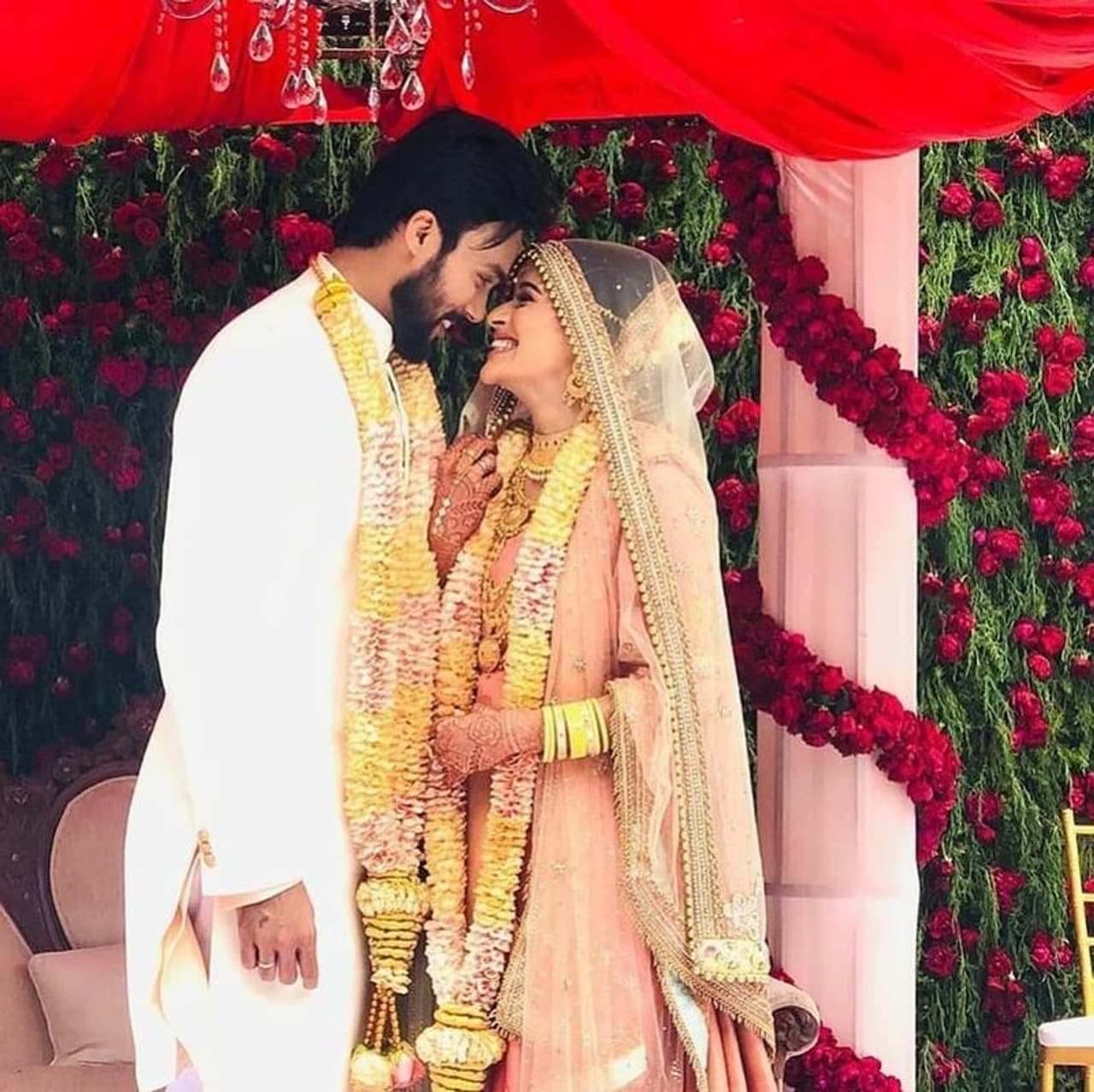 <p>ரொமான்டிக் போட்டோ வேற லெவல் போங்க </p> <p>ரொமான்டிக் போட்டோ வேற லெவல் போங்க </p>