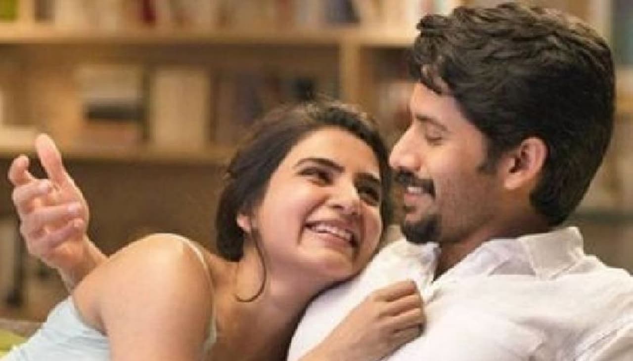 <p>தமிழ், தெலுங்கு சினிமாவில் முன்னணி நடிகையாக வலம் வருபவர் சமந்தா. தெலுங்கு சூப்பர் ஸ்டாரான நாகார்ஜூனாவின் மகன் நாக சைதன்யாவும், சமந்தாவும் 8 ஆண்டுகளாக காதலித்து வந்தனர். 2017ம் ஆண்டு கோவாவில் மிக பிரம்மாண்டமாக இருவருக்கும் திருமணம் நடைபெற்றது. </p> <p>தமிழ், தெலுங்கு சினிமாவில் முன்னணி நடிகையாக வலம் வருபவர் சமந்தா. தெலுங்கு சூப்பர் ஸ்டாரான நாகார்ஜூனாவின் மகன் நாக சைதன்யாவும், சமந்தாவும் 8 ஆண்டுகளாக காதலித்து வந்தனர். 2017ம் ஆண்டு கோவாவில் மிக பிரம்மாண்டமாக இருவருக்கும் திருமணம் நடைபெற்றது. </p>