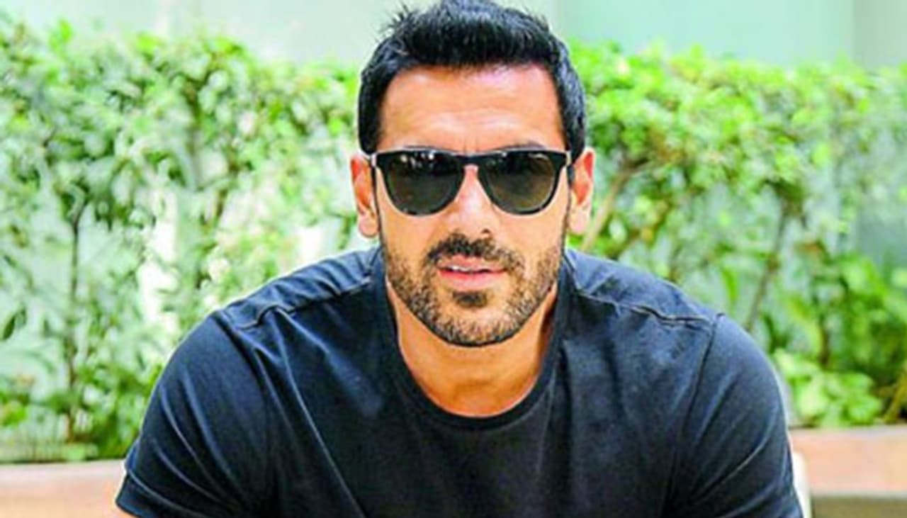 <p style="text align: justify;">ಬಾಲಿವುಡ್ ನಟ ಜಾನ್ ಅಬ್ರಹಾಂ ಬೈಕ್ ಕ್ರೇಜ್ ಕುರಿತು ಈಗಾಗಲೇ ಹಲವು ಬಾರಿ ಬಹಿರಂಗವಾಗಿದೆ. ತಮ್ಮ ಸೂಪರ್ ಬೈಕ್ ಮೂಲಕ ಮುಂಬೈ ನಗರದಲ್ಲಿ ಹಲವು ಬಾರಿ ಕಾಣಿಸಿಕೊಂಡಿದ್ದಾರೆ.</p> <p style="text align: justify;">ಬಾಲಿವುಡ್ ನಟ ಜಾನ್ ಅಬ್ರಹಾಂ ಬೈಕ್ ಕ್ರೇಜ್ ಕುರಿತು ಈಗಾಗಲೇ ಹಲವು ಬಾರಿ ಬಹಿರಂಗವಾಗಿದೆ. ತಮ್ಮ ಸೂಪರ್ ಬೈಕ್ ಮೂಲಕ ಮುಂಬೈ ನಗರದಲ್ಲಿ ಹಲವು ಬಾರಿ ಕಾಣಿಸಿಕೊಂಡಿದ್ದಾರೆ.</p>