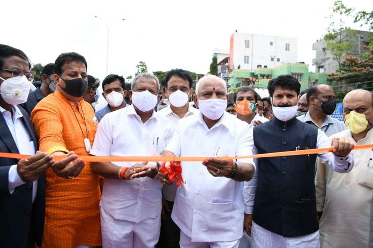 <p>ತೀವ್ರ ವಿರೋಧದ ನಡುವೆಯೂ ಬೆಂಗಳೂರಿನ ಯಲಹಂಕದ ಮೇಲ್ಸೇತುವೆಯನ್ನು ಮುಖ್ಯಮಂತ್ರಿ ಬಿಎಸ್ ಯಡಿಯೂರಪ್ಪ ಉದ್ಘಾಟಿಸಿದರು. </p> <p>ತೀವ್ರ ವಿರೋಧದ ನಡುವೆಯೂ ಬೆಂಗಳೂರಿನ ಯಲಹಂಕದ ಮೇಲ್ಸೇತುವೆಯನ್ನು ಮುಖ್ಯಮಂತ್ರಿ ಬಿಎಸ್ ಯಡಿಯೂರಪ್ಪ ಉದ್ಘಾಟಿಸಿದರು. </p>