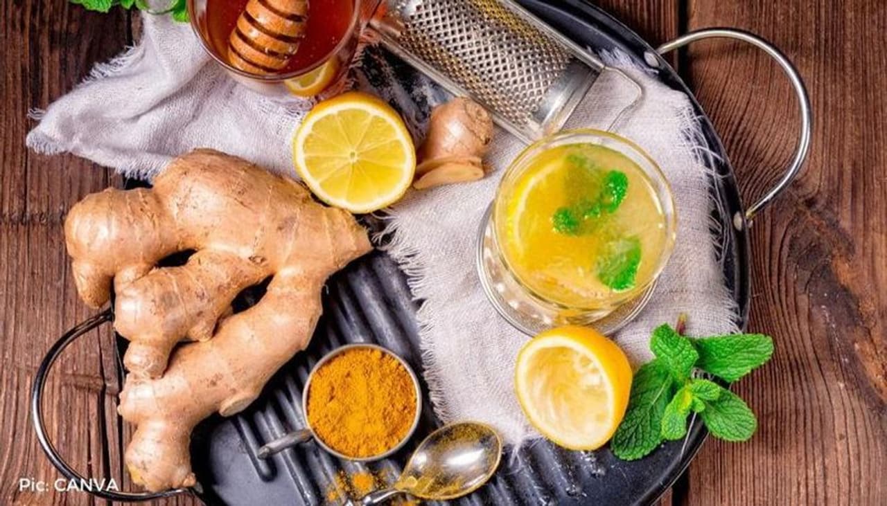 <p><strong>ಶುಂಠಿಯಲ್ಲಿ ಹಲವು ಪ್ರಯೋಜನಗಳಿವೆ, ಇದನ್ನು ಪ್ರತಿದಿನ ಸಣ್ಣ ಪ್ರಮಾಣದಲ್ಲಿ ಸೇವಿಸಿದರೆ, ನೀವು ಅನೇಕ ಗಂಭೀರ ಕಾಯಿಲೆಗಳನ್ನು ತಪ್ಪಿಸಬಹುದು. ಶೀತ ಬಂದಾಗಲೆಲ್ಲಾ ನೀವು ಶುಂಠಿ ಚಹಾವನ್ನು ಹೆಚ್ಚಾಗಿ ಕುಡಿಯುತ್ತೀರಿ, ಆದರೆ ನೀವು ಎಂದಾದರೂ ಶುಂಠಿ ಹಾಲನ್ನು ಹಾಲಿನೊಂದಿಗೆ ಸೇವಿಸಿದ್ದೀರಾ ಕುಡಿದಿಲ್ಲದಿದ್ದರೆ, ಖಂಡಿತವಾಗಿಯೂ ಕುಡಿಯಿರಿ. </strong></p> <p><strong>ಶುಂಠಿಯಲ್ಲಿ ಹಲವು ಪ್ರಯೋಜನಗಳಿವೆ, ಇದನ್ನು ಪ್ರತಿದಿನ ಸಣ್ಣ ಪ್ರಮಾಣದಲ್ಲಿ ಸೇವಿಸಿದರೆ, ನೀವು ಅನೇಕ ಗಂಭೀರ ಕಾಯಿಲೆಗಳನ್ನು ತಪ್ಪಿಸಬಹುದು. ಶೀತ ಬಂದಾಗಲೆಲ್ಲಾ ನೀವು ಶುಂಠಿ ಚಹಾವನ್ನು ಹೆಚ್ಚಾಗಿ ಕುಡಿಯುತ್ತೀರಿ, ಆದರೆ ನೀವು ಎಂದಾದರೂ ಶುಂಠಿ ಹಾಲನ್ನು ಹಾಲಿನೊಂದಿಗೆ ಸೇವಿಸಿದ್ದೀರಾ ಕುಡಿದಿಲ್ಲದಿದ್ದರೆ, ಖಂಡಿತವಾಗಿಯೂ ಕುಡಿಯಿರಿ. </strong></p>