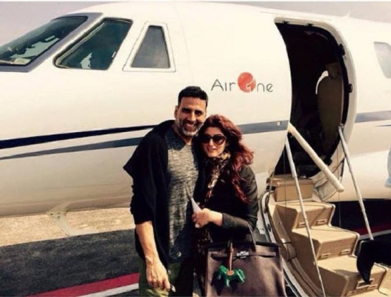 <p>ಬಾಲಿವುಡ್ನಲ್ಲಿ ಬಹಳ ತಳಮಟ್ಟದಿಂದ ಬೆಳೆದುಬಂದು ಪ್ರಭಾವಶಾಲಿಯಾಗಿರುವ ನಟರಲ್ಲಿ ಅಕ್ಷಯ್ ಕುಮಾರ್ ಒಬ್ಬರು.</p> <p>ಬಾಲಿವುಡ್ನಲ್ಲಿ ಬಹಳ ತಳಮಟ್ಟದಿಂದ ಬೆಳೆದುಬಂದು ಪ್ರಭಾವಶಾಲಿಯಾಗಿರುವ ನಟರಲ್ಲಿ ಅಕ್ಷಯ್ ಕುಮಾರ್ ಒಬ್ಬರು.</p>