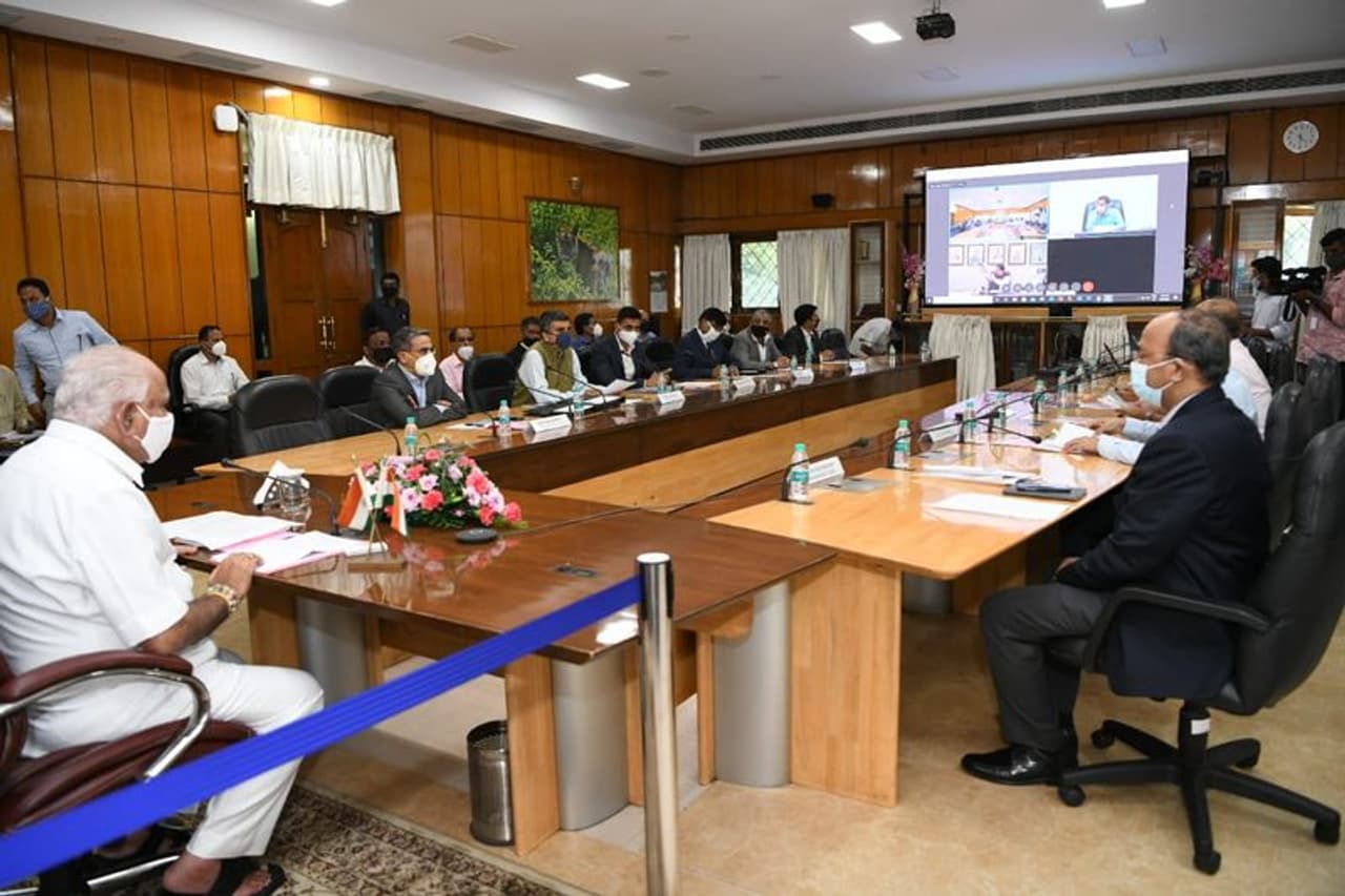 <p>ಮೆ.ಎಂಬೆಸ್ಸಿ ಪ್ರಾಪರ್ಟಿ ಡೆವಲಪ್‌ಮೆಂಟ್‌ ಪ್ರೈವೇಟ್‌ ಸಂಸ್ಥೆಯೊಂದಿಗೆ 140 ಕೋಟಿ ಅಂದಾಜು ವೆಚ್ಚದಲ್ಲಿ ಓಆರ್‌ಆರ್‌ ವಿಮಾನ ನಿಲ್ದಾಣ ಮೆಟ್ರೋ ಮಾರ್ಗದಲ್ಲಿನ ಬೆಟ್ಟಹಲಸೂರಿನಲ್ಲಿ ಮೆಟೋ ನಿಲ್ದಾಣ ನಿರ್ಮಿಸಲು ಒಡಂಬಡಿಕೆ ಮಾಡಿಕೊಳ್ಳಲಾಗಿದೆ. ಹಾಗೆಯೇ ಬಿಎಂಆರ್‌ಸಿಎಲ್‌ನೊಂದಿಗೆ ಓಆರ್‌ಆರ್‌ ಏರ್‌ಪೋರ್ಟ್‌ ಮೆಟ್ರೋದ 4.95 ಕಿಮೀ ಉದ್ದದ ಮಾರ್ಗವನ್ನು ವಿಮಾನ ನಿಲ್ದಾಣ ವಿಭಾಗದಲ್ಲಿ 800 ಕೋಟಿ ಅಂದಾಜು ವೆಚ್ಚದಲ್ಲಿ ನಿರ್ಮಿಸುವ ಒಪ್ಪಂದಕ್ಕೆ ಬಿಐಎಎಲ್‌ ಸಹಿ ಹಾಕಿದೆ.</p>