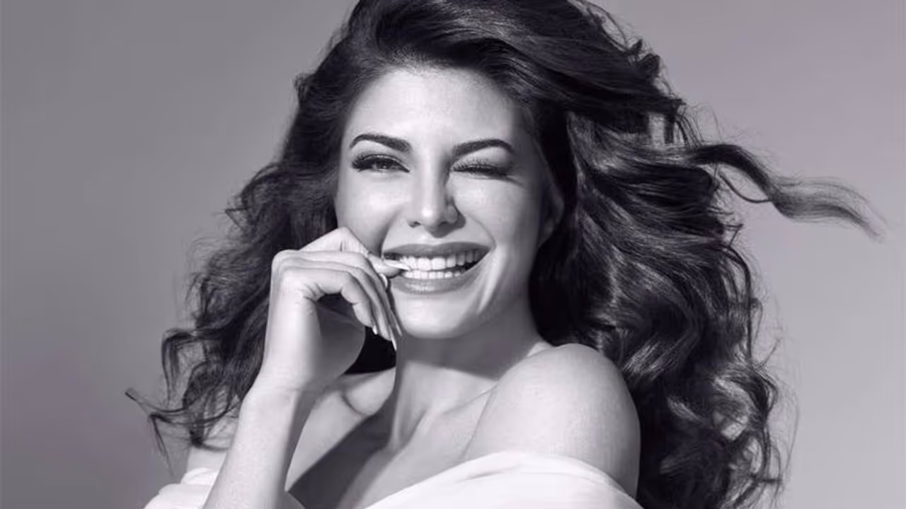 <p>Jacqueline Fernandez is loved for her positive attitude to everything in life and makes it a point to rise above everything and smile her way through life.</p> <p>Jacqueline Fernandez is loved for her positive attitude to everything in life and makes it a point to rise above everything and smile her way through life.</p>