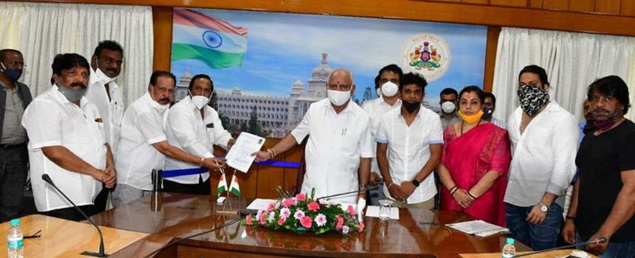 <p>ಮುಖ್ಯಮಂತ್ರಿ ಬಿ.ಎಸ್.ಯಡಿಯೂರಪ್ಪ ಅವರನ್ನ ಭೇಟಿಯಾದ ಚಿತ್ರರಂಗ.</p>