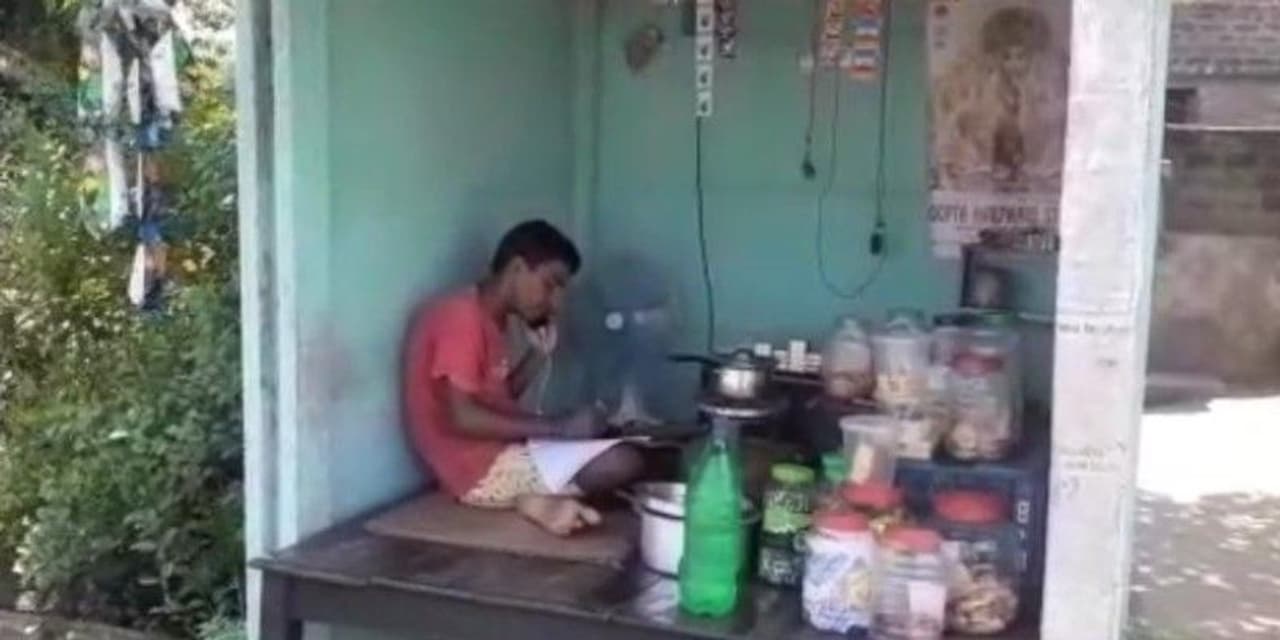 <p>A meritorious student from a poor family has studied engineering by taking a loan from the bank. But after passing the course, he didn’t get a job. Therefore, to earn a living, Sanju Kundu from Manteswar in East Burdwan has opened a tea shop.<br /> </p> <p>A meritorious student from a poor family has studied engineering by taking a loan from the bank. But after passing the course, he didn’t get a job. Therefore, to earn a living, Sanju Kundu from Manteswar in East Burdwan has opened a tea shop.<br /> </p>