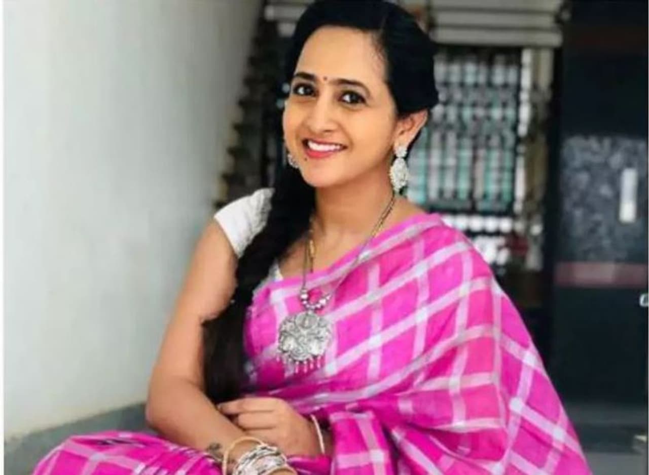 <p><br />అందుతున్న సమాచారం ప్రకారం ఈ సారి ..యాంకర్ లాస్య కు ఎక్కువ రెమ్యునేషన్ ఇస్తున్నట్లు తెలుస్తోంది. ఆమెకు రోజుకు లక్ష చొప్పున నిర్వాహకులు పే చేస్తున్నారు. అందుకు కారణం ఆమెకు ఉన్న పాపులారిటనే అని చెప్తున్నారు.</p> <p><br />అందుతున్న సమాచారం ప్రకారం ఈ సారి ..యాంకర్ లాస్య కు ఎక్కువ రెమ్యునేషన్ ఇస్తున్నట్లు తెలుస్తోంది. ఆమెకు రోజుకు లక్ష చొప్పున నిర్వాహకులు పే చేస్తున్నారు. అందుకు కారణం ఆమెకు ఉన్న పాపులారిటనే అని చెప్తున్నారు.</p>