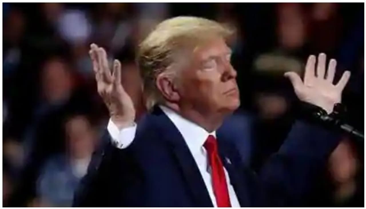 <p>ಕೊರೋನಾ ಸೋಂಕು ನಿಯಂತ್ರಣಕ್ಕೆ ಟ್ರಂಪ್‌ ಸರಿಯಾದ ಕೈಗೊಳ್ಳಲಿಲ್ಲ. ಟ್ರಂಪ್‌ ಆಡಳಿತದ ವೈಫಲ್ಯದಿಂದ ಅಮೆರಿಕ ಕೊರೋನಾದಿಂದ ಅತಿ ಹೆಚ್ಚು ಬಾಧಿತವಾದ ದೇಶ ಎಂಬ ಕುಖ್ಯಾತಿ ಪಡೆಯಬೇಕಾಯಿತು. ಈ ಬಗ್ಗೆ ದೇಶಾದ್ಯಂತ ಅಸಮಾಧಾನ ಇತ್ತು.</p>