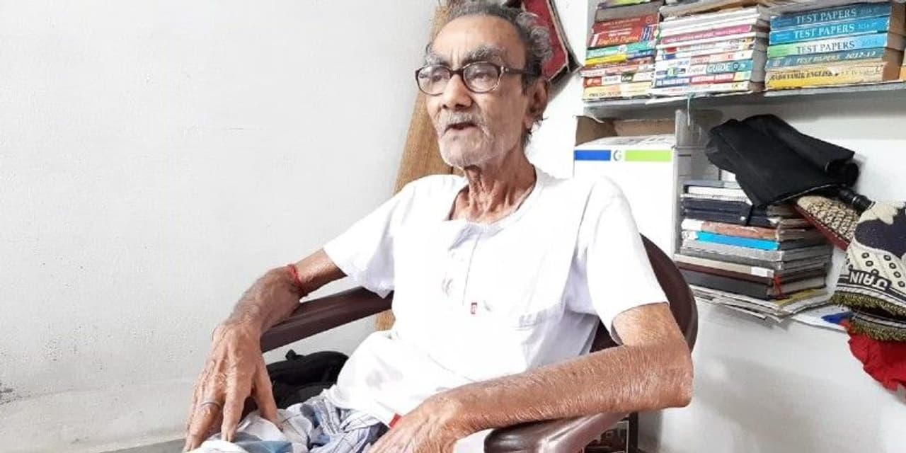 <p>A retired government worker donated land to build a Muslim cemetery in the village. The man belongs to a Hindu Brahmin family. This mesmerizing incident was reported in East Burdwan.</p> <p>A retired government worker donated land to build a Muslim cemetery in the village. The man belongs to a Hindu Brahmin family. This mesmerizing incident was reported in East Burdwan.</p>