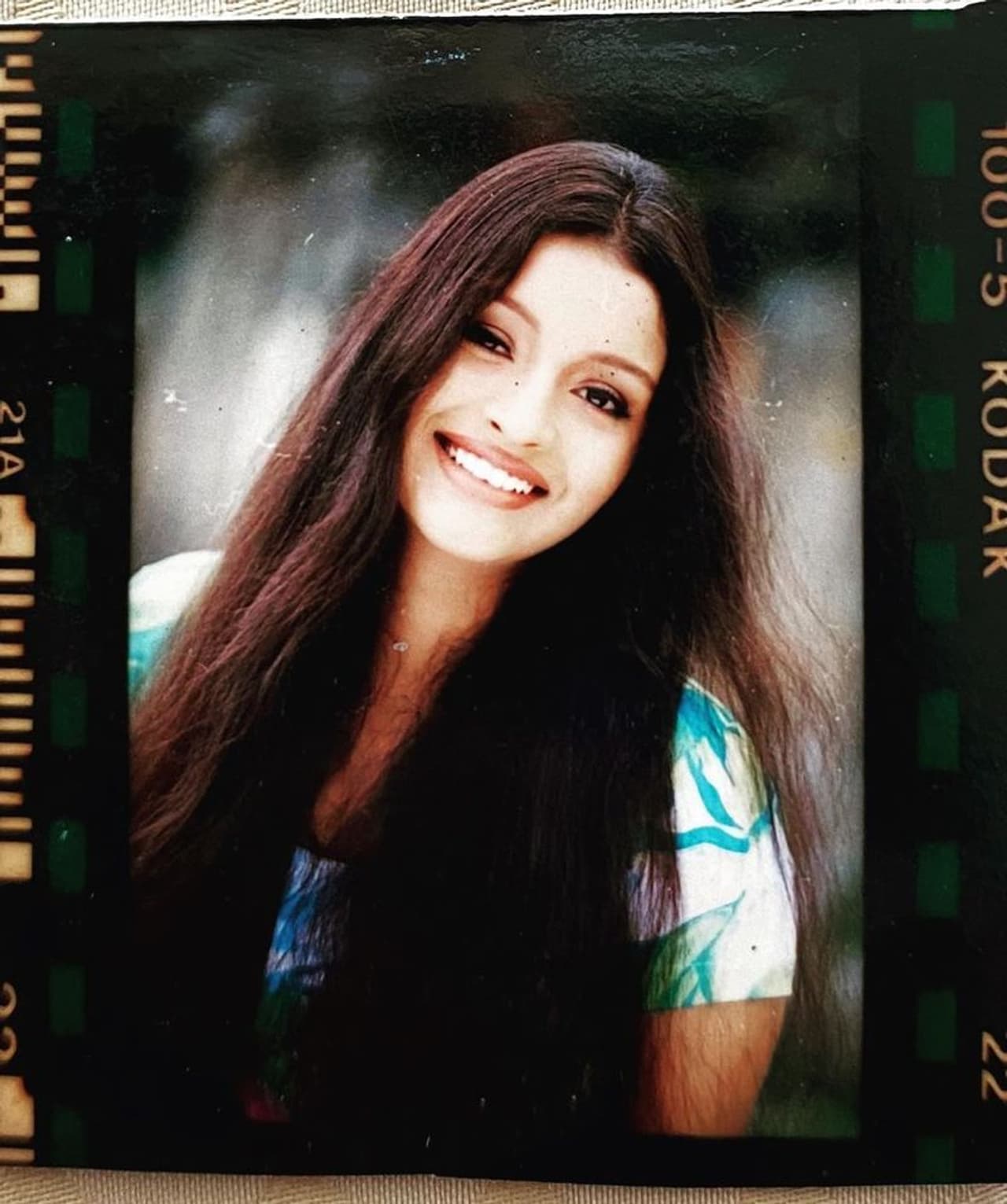 <p style="text align: justify;">సినిమాల కోసం తాను ఫస్ట్ టైమ్ దిగిన ఫోటో షూట్ ఫోటోలను రేణు దేశాయ్ ఇన్స్టాగ్రామ్ ద్వారా పంచుకుంది. తాను తొలినాళ్ళలో ఎలా ఉన్నానో తెలిపింది. ఇందులో పలు ఆసక్తికర విశేషాలను పంచుకుంది రేణు. తనకి సినిమాల్లోకి రావాలనే ఆలోచన లేదట. స్పేస్ సైంటిస్ట్ గానీ, లేదంటే న్యూరో సర్జన్ కావాలని అనుకుందట. కానీ డెస్టినీ మరోలా తీసుకెళ్ళిందని తెలిపింది.</p> <p style="text align: justify;">సినిమాల కోసం తాను ఫస్ట్ టైమ్ దిగిన ఫోటో షూట్ ఫోటోలను రేణు దేశాయ్ ఇన్స్టాగ్రామ్ ద్వారా పంచుకుంది. తాను తొలినాళ్ళలో ఎలా ఉన్నానో తెలిపింది. ఇందులో పలు ఆసక్తికర విశేషాలను పంచుకుంది రేణు. తనకి సినిమాల్లోకి రావాలనే ఆలోచన లేదట. స్పేస్ సైంటిస్ట్ గానీ, లేదంటే న్యూరో సర్జన్ కావాలని అనుకుందట. కానీ డెస్టినీ మరోలా తీసుకెళ్ళిందని తెలిపింది.</p>