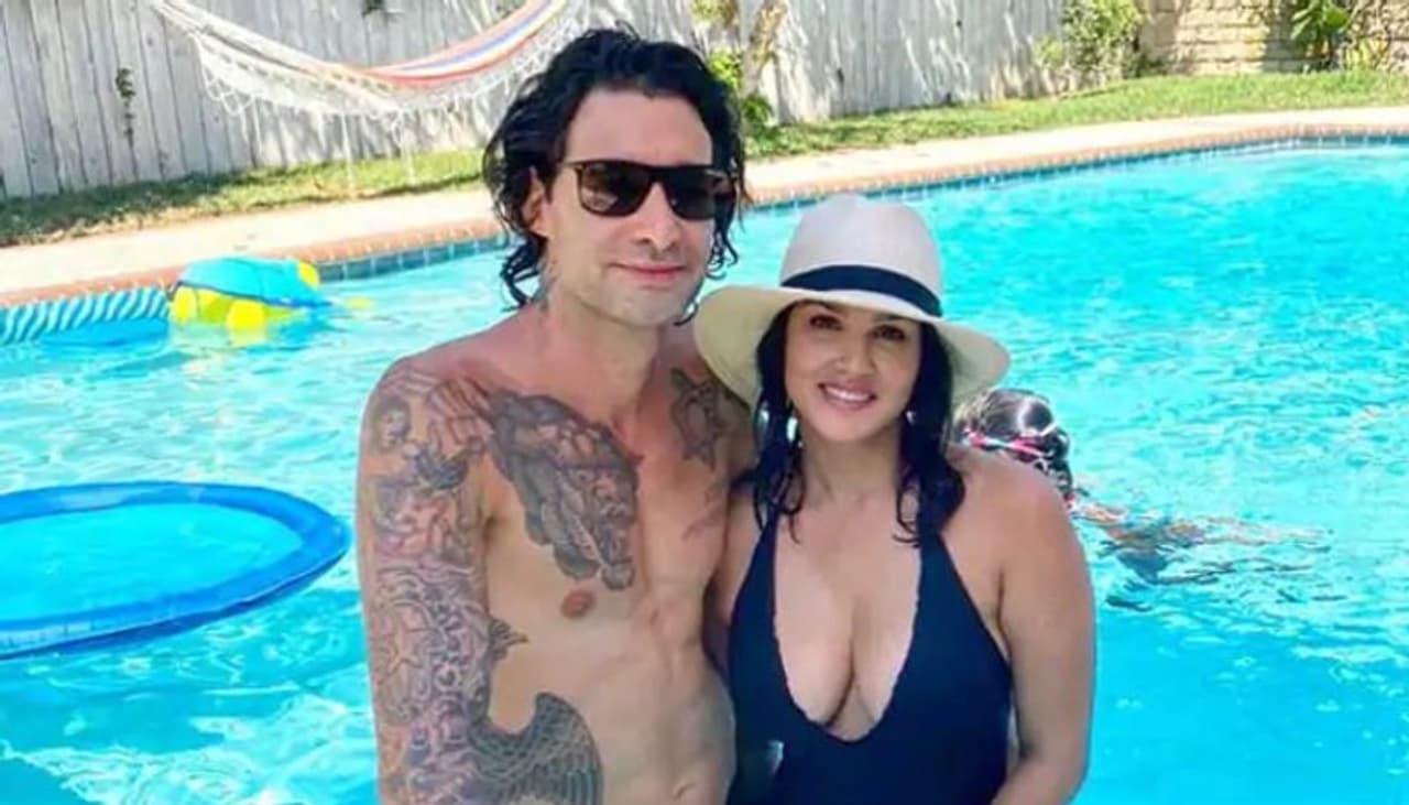 <p>ഇതില് ആദ്യത്തേത് സണ്ണിയുടെ ഭര്ത്താവ് ഡാനിയല് വെബ്ബര് തന്നെയാണ്. രണ്ടാമത്തേത് ലോസ് ഏഞ്ചല്സിലെ വെയില്.</p> <p>ഇതില് ആദ്യത്തേത് സണ്ണിയുടെ ഭര്ത്താവ് ഡാനിയല് വെബ്ബര് തന്നെയാണ്. രണ്ടാമത്തേത് ലോസ് ഏഞ്ചല്സിലെ വെയില്.</p>