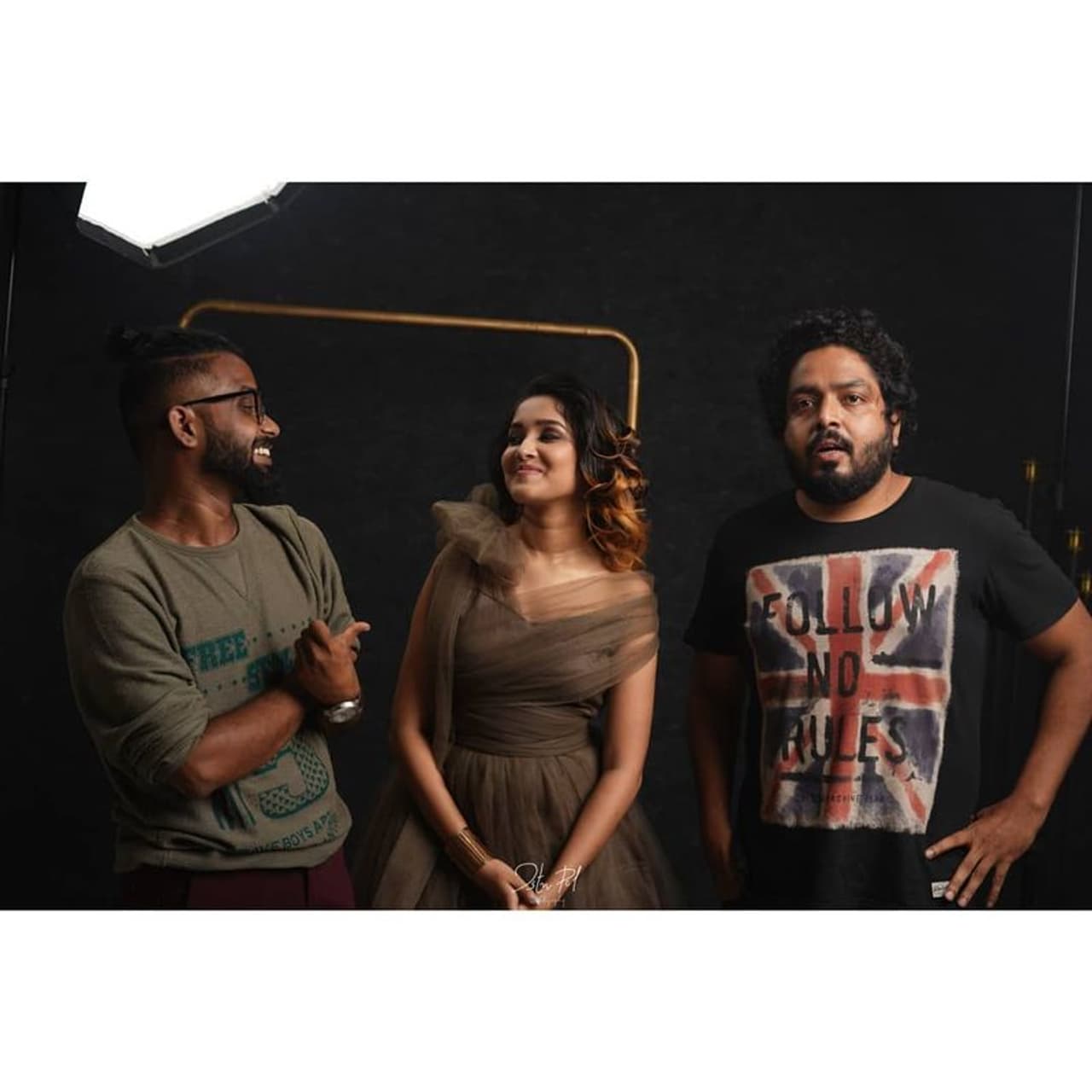 <p>தமிழ் திரைப்படங்களில் மகத்தான வெற்றி கொடுத்த என்னை அறிந்தால், விஸ்வாசம் ஆகிய படங்களில் தல அஜித்குமாருக்கு மகளாக நடித்த அனிகா சுரேந்திரன் ரசிகர்கள் மத்தியில் மிகவும் பிரபலமடைந்தார்.<br /><br />&nbsp;</p>