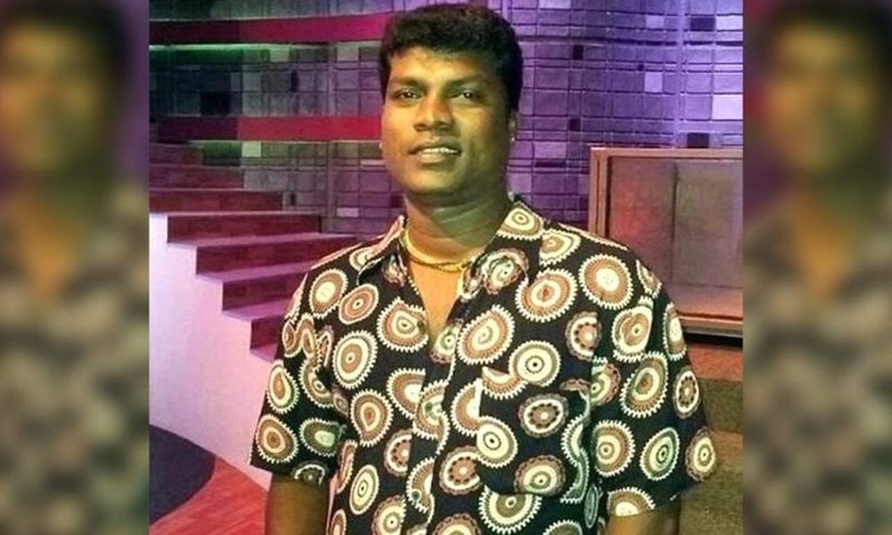 <p>விஜய் தொலைக்காட்சி ரசிகர்களிடம் அதிக வரவேற்பை பெற்ற காமெடி நிகழ்ச்சி கலக்கப்போவது யாரு. இந்த நிகழ்ச்சியின் நான்காவது சீசன் மூலம் அறிமுகமானவர் வடிவேல் பாலாஜி. </p> <p>விஜய் தொலைக்காட்சி ரசிகர்களிடம் அதிக வரவேற்பை பெற்ற காமெடி நிகழ்ச்சி கலக்கப்போவது யாரு. இந்த நிகழ்ச்சியின் நான்காவது சீசன் மூலம் அறிமுகமானவர் வடிவேல் பாலாஜி. </p>