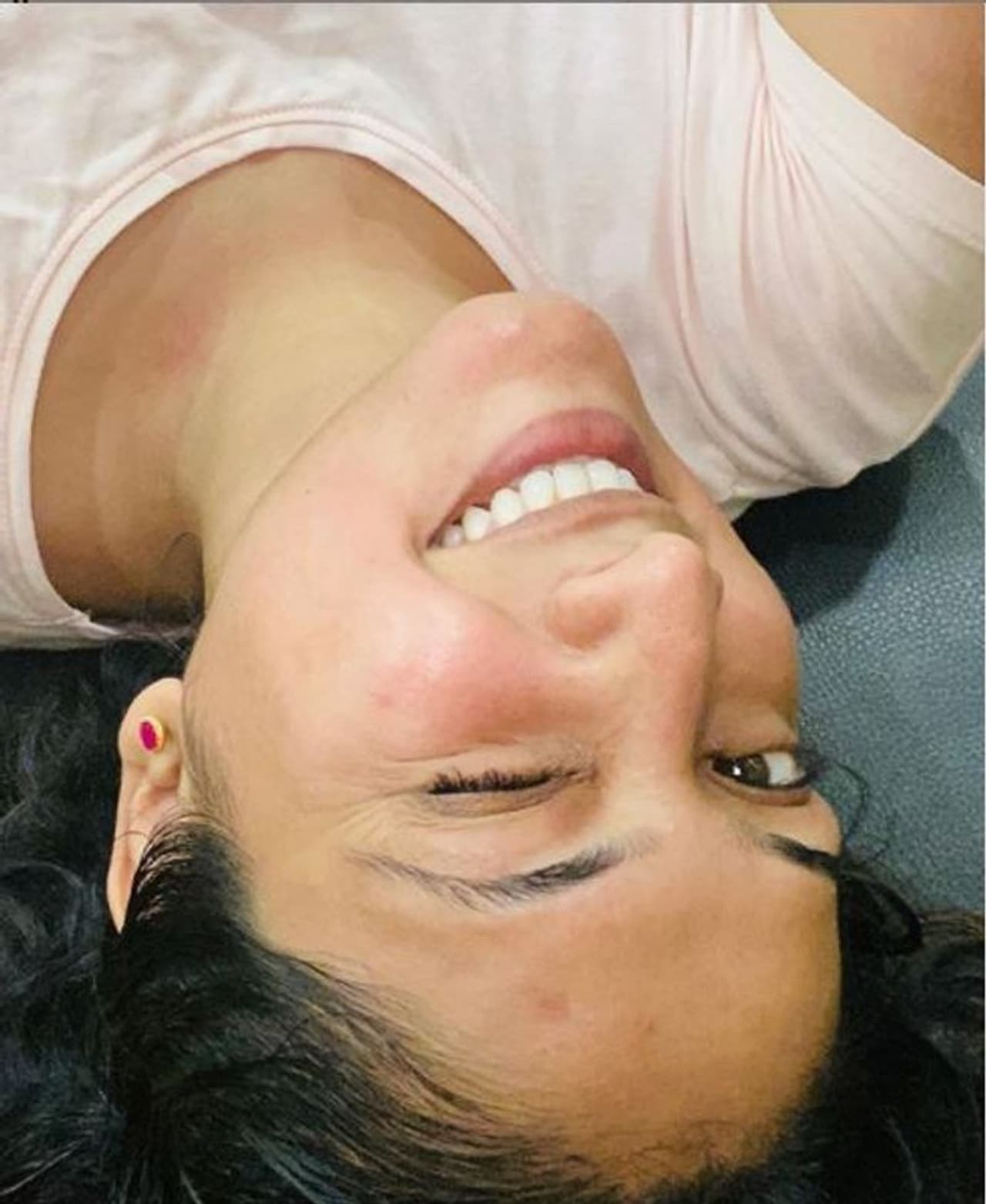 <p>&nbsp;ತೆಲುಗಿನಲ್ಲಿ ಈ ಚಿತ್ರವನ್ನು ಮಧು ಮೋಹನ್‌ ನಿರ್ದೇಶನ ಮಾಡಿದ್ದು, ತೆಲುಗು ತಂಡವೇ ಈ ಚಿತ್ರವನ್ನು ಕನ್ನಡಕ್ಕೆ ರೀಮೇಕ್‌ ಮಾಡುತ್ತಿದೆ.</p>