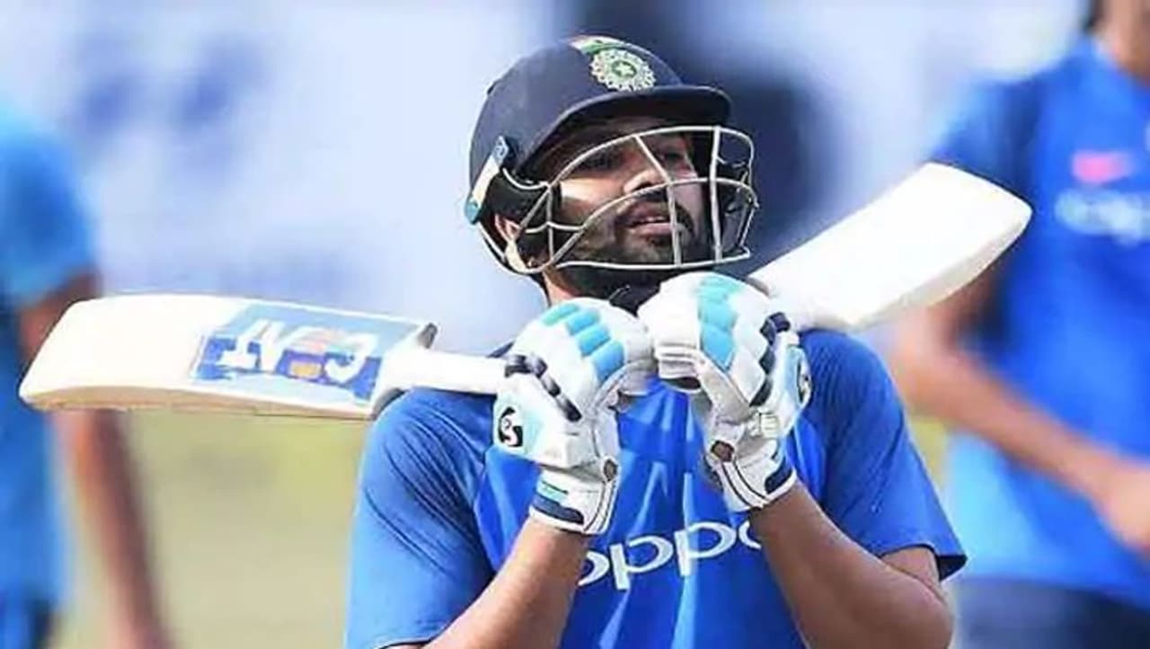 <p>20ನೇ ವಯಸ್ಸಿನಲ್ಲಿ ಅಂತರರಾಷ್ಟ್ರೀಯ ವೃತ್ತಿ ಜೀವನ ಪ್ರಾರಂಭಿಸಿದ ರೋಹಿತ್ ಶರ್ಮಾ ಇಂದು ವಿಶ್ವದ ಅಗ್ರ ಬ್ಯಾಟ್ಸ್ಮನ್ಗಳಲ್ಲಿ ಒಬ್ಬರು. <br />.</p> <p>20ನೇ ವಯಸ್ಸಿನಲ್ಲಿ ಅಂತರರಾಷ್ಟ್ರೀಯ ವೃತ್ತಿ ಜೀವನ ಪ್ರಾರಂಭಿಸಿದ ರೋಹಿತ್ ಶರ್ಮಾ ಇಂದು ವಿಶ್ವದ ಅಗ್ರ ಬ್ಯಾಟ್ಸ್ಮನ್ಗಳಲ್ಲಿ ಒಬ್ಬರು. <br />.</p>