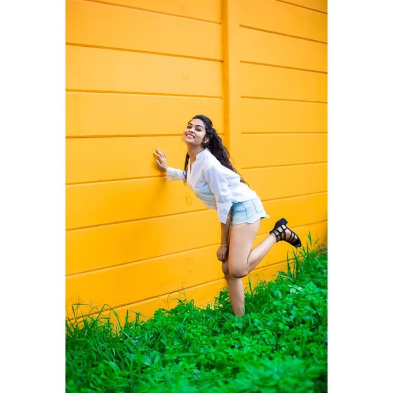 <p>`బిగ్ బాస్ 4` ఫేం దివి వద్త్యా ఫోటో షూట్</p> <p>`బిగ్ బాస్ 4` ఫేం దివి వద్త్యా ఫోటో షూట్</p>