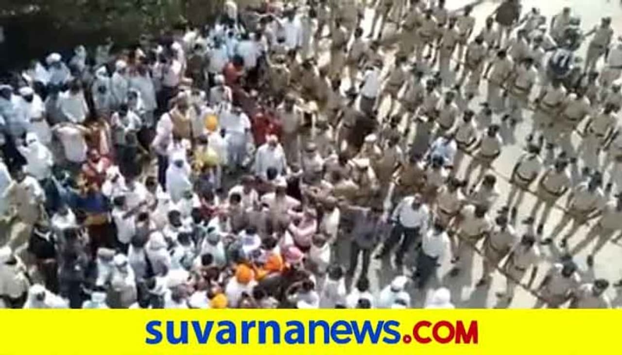 <p>ಕೇಂದ್ರ ಸರಕಾರದ ರೈತ ವಿರೋಧಿ ನೀತಿ ವಿರುದ್ಧವಾಗಿ ರೈತರು ಪ್ರತಿಭಟಿಸುತ್ತಿದ್ದಾರೆ.</p> <p>ಕೇಂದ್ರ ಸರಕಾರದ ರೈತ ವಿರೋಧಿ ನೀತಿ ವಿರುದ್ಧವಾಗಿ ರೈತರು ಪ್ರತಿಭಟಿಸುತ್ತಿದ್ದಾರೆ.</p>