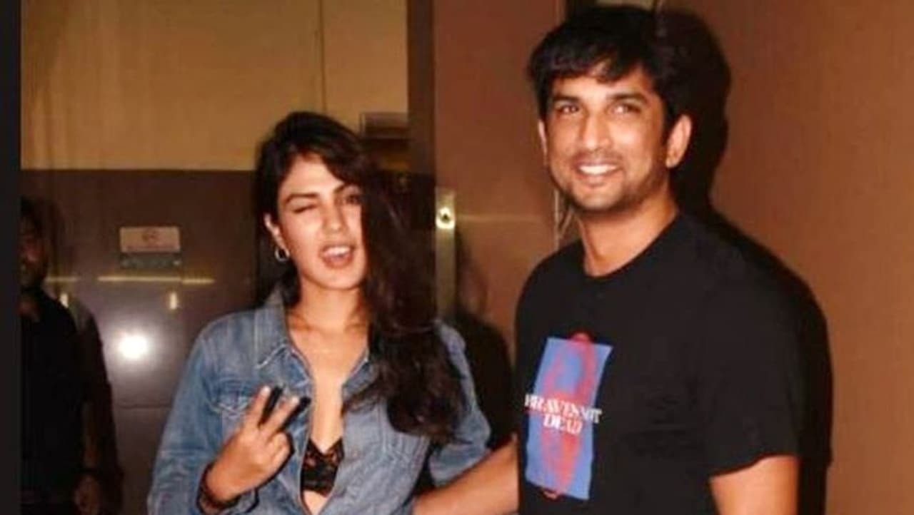 <p>Last year during the summers, Sushant Singh Rajput and Rhea Chakraborty went for a romantic trip to Ladakh together. According to India Today, lovebirds were painting the town red.</p> <p>Last year during the summers, Sushant Singh Rajput and Rhea Chakraborty went for a romantic trip to Ladakh together. According to India Today, lovebirds were painting the town red.</p>