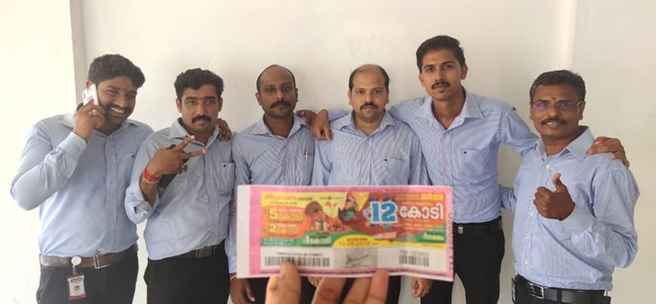 <p><strong><span style="font size:16px;">2019</span></strong> ല് ഓണം ബംമ്പറിലൂടെ ഒറ്റ രാത്രികൊണ്ട് കോടീശ്വരന്മാരായത് ആറ് സുഹൃത്തുക്കളായിരുന്നു. കൂട്ടത്തിലൊരാള് ഇന്നില്ലെങ്കിലും മറ്റ് അഞ്ച് പേരും ഇന്നും പഴയ മുതലാളിയുടെ വിശ്വസ്ഥരായ തൊഴിലാളികള് തന്നെ. ഇന്നും കരുനാഗപ്പള്ളി ചുങ്കത്ത് ജ്വല്ലറിയിലെ ജീവനക്കാരാണ് അവരഞ്ചു പേരും. തൃശൂർ പറപ്പൂർ പുത്തൂർ ഹൗസിൽ റോണി, തൃശൂർ അന്നമനട പാലിശേരി കരോട്ടപ്പുറം വീട്ടിൽ സുബിൻ തോമസ്, കോട്ടയം വൈക്കം അംബികാ മാർക്കറ്റ് കുന്തത്തിൽ ചിറയിൽ വിവേക്, കൊല്ലം ശാസ്താംകോട്ട മനക്കര ശാന്തിവിലാസത്തിൽ റംജിൻ, ചവറ തോട്ടിന് വടക്ക് രാജീവത്തിൽ രാജീവൻ, ചവറ തെക്ക് വടക്കുംഭാഗം രതീഷ് ഭവനത്തിൽ രതീഷ് എന്നിവരാണ് ആ കോടിപതികള്. <strong>TM 160869</strong> എന്ന നമ്പറിനായിരുന്നു ഒന്നാം സമ്മാനം.</p><p> </p><p>ആറ് പേരിൽ ഒരാളായ രാജീവൻ ഹൃദയാഘാതം മൂലം മരിച്ചു. രാജീവൻ ഒപ്പമില്ലല്ലോ എന്ന സങ്കടം മാത്രമാണ് ഇവർക്കിപ്പോൾ. നികുതി പിടിച്ച ശേഷം ഓരോരുത്തരും 1.26 കോടി വീതം പങ്കിട്ടെടുത്തു. ചിലർ ബന്ധുക്കളെയും സുഹൃത്തുക്കളെയും സഹായിച്ചു. അത്യാവശ്യത്തിന് മാത്രം തുക ചെലവാക്കി ബാക്കി പണം എല്ലാവരും ബാങ്കിൽ നിക്ഷേപിച്ചു. പെട്ടെന്നൊരാവശ്യം വന്നാല് എടുക്കാമല്ലോയെന്നാണ് അവരെല്ലാവരും പറയുന്നത്. </p> <p><strong><span style="font size:16px;">2019</span></strong> ല് ഓണം ബംമ്പറിലൂടെ ഒറ്റ രാത്രികൊണ്ട് കോടീശ്വരന്മാരായത് ആറ് സുഹൃത്തുക്കളായിരുന്നു. കൂട്ടത്തിലൊരാള് ഇന്നില്ലെങ്കിലും മറ്റ് അഞ്ച് പേരും ഇന്നും പഴയ മുതലാളിയുടെ വിശ്വസ്ഥരായ തൊഴിലാളികള് തന്നെ. ഇന്നും കരുനാഗപ്പള്ളി ചുങ്കത്ത് ജ്വല്ലറിയിലെ ജീവനക്കാരാണ് അവരഞ്ചു പേരും. തൃശൂർ പറപ്പൂർ പുത്തൂർ ഹൗസിൽ റോണി, തൃശൂർ അന്നമനട പാലിശേരി കരോട്ടപ്പുറം വീട്ടിൽ സുബിൻ തോമസ്, കോട്ടയം വൈക്കം അംബികാ മാർക്കറ്റ് കുന്തത്തിൽ ചിറയിൽ വിവേക്, കൊല്ലം ശാസ്താംകോട്ട മനക്കര ശാന്തിവിലാസത്തിൽ റംജിൻ, ചവറ തോട്ടിന് വടക്ക് രാജീവത്തിൽ രാജീവൻ, ചവറ തെക്ക് വടക്കുംഭാഗം രതീഷ് ഭവനത്തിൽ രതീഷ് എന്നിവരാണ് ആ കോടിപതികള്. <strong>TM 160869</strong> എന്ന നമ്പറിനായിരുന്നു ഒന്നാം സമ്മാനം.</p><p> </p><p>ആറ് പേരിൽ ഒരാളായ രാജീവൻ ഹൃദയാഘാതം മൂലം മരിച്ചു. രാജീവൻ ഒപ്പമില്ലല്ലോ എന്ന സങ്കടം മാത്രമാണ് ഇവർക്കിപ്പോൾ. നികുതി പിടിച്ച ശേഷം ഓരോരുത്തരും 1.26 കോടി വീതം പങ്കിട്ടെടുത്തു. ചിലർ ബന്ധുക്കളെയും സുഹൃത്തുക്കളെയും സഹായിച്ചു. അത്യാവശ്യത്തിന് മാത്രം തുക ചെലവാക്കി ബാക്കി പണം എല്ലാവരും ബാങ്കിൽ നിക്ഷേപിച്ചു. പെട്ടെന്നൊരാവശ്യം വന്നാല് എടുക്കാമല്ലോയെന്നാണ് അവരെല്ലാവരും പറയുന്നത്. </p>