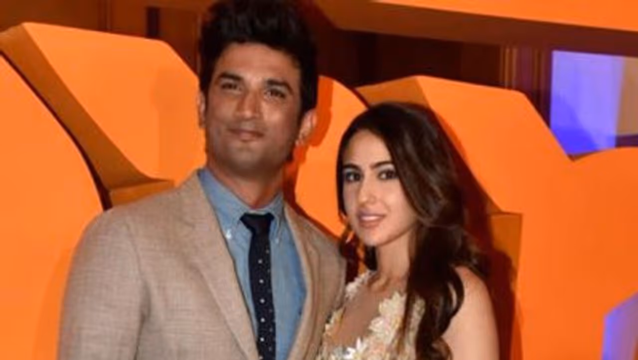 <p>ಸಾರಾ ಅಲಿ ಖಾನ್ ಸ್ಮೈಲ್, ನಟನೆ ಮತ್ತು ಬಬ್ಲಿ ವ್ಯಕ್ತಿತ್ವದಿಂದ ಜನಪ್ರಿಯತೆ ಗಳಿಸಿರುವ ನಟಿ. ಫ್ಯಾಷನ್ ಪ್ರಜ್ಞೆ ಮತ್ತು ಚಲನಚಿತ್ರಗಳಿಂದ ಸಖತ್ ಫ್ಯಾನ್ಸ್ ಅರುವ ಸಾರಾ ಡೇಟಿಂಗ್ ಹಿಸ್ಟರಿ ಇಲ್ಲಿದೆ.</p> <p>ಸಾರಾ ಅಲಿ ಖಾನ್ ಸ್ಮೈಲ್, ನಟನೆ ಮತ್ತು ಬಬ್ಲಿ ವ್ಯಕ್ತಿತ್ವದಿಂದ ಜನಪ್ರಿಯತೆ ಗಳಿಸಿರುವ ನಟಿ. ಫ್ಯಾಷನ್ ಪ್ರಜ್ಞೆ ಮತ್ತು ಚಲನಚಿತ್ರಗಳಿಂದ ಸಖತ್ ಫ್ಯಾನ್ಸ್ ಅರುವ ಸಾರಾ ಡೇಟಿಂಗ್ ಹಿಸ್ಟರಿ ಇಲ್ಲಿದೆ.</p>