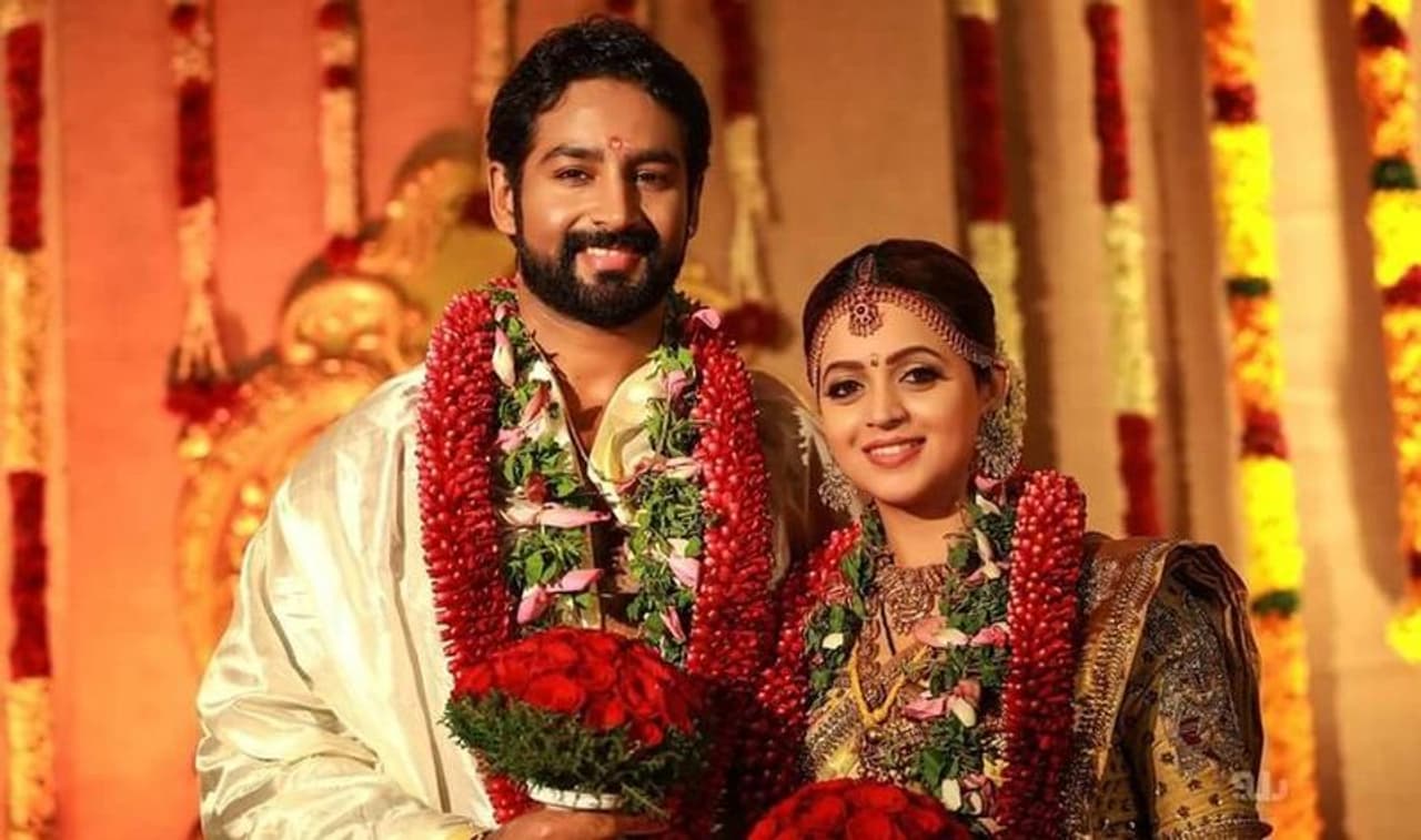 <p>கண்ணே பட்டுடும் அவ்வளவு அழகு&nbsp;</p>