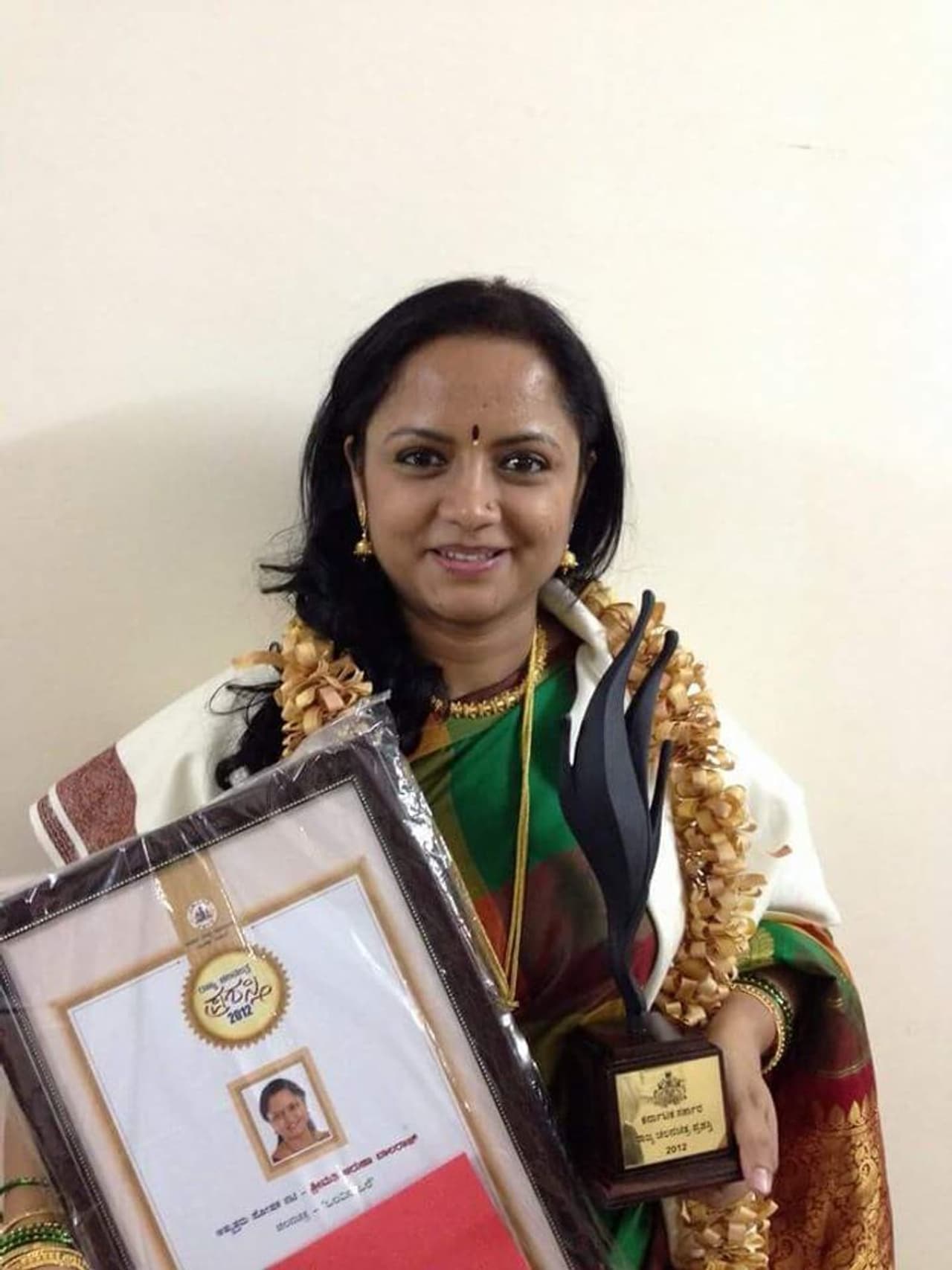 <p>ಮನ್ವಂತರ ಧಾರಾವಾಹಿ ಮೂಲಕ ಕಿರುತೆರೆಗೆ ಕಾಲಿಟ್ಟ ನಟಿ ಅರುಣಾ ಬಾಲರಾಜ್.</p> <p>ಮನ್ವಂತರ ಧಾರಾವಾಹಿ ಮೂಲಕ ಕಿರುತೆರೆಗೆ ಕಾಲಿಟ್ಟ ನಟಿ ಅರುಣಾ ಬಾಲರಾಜ್.</p>