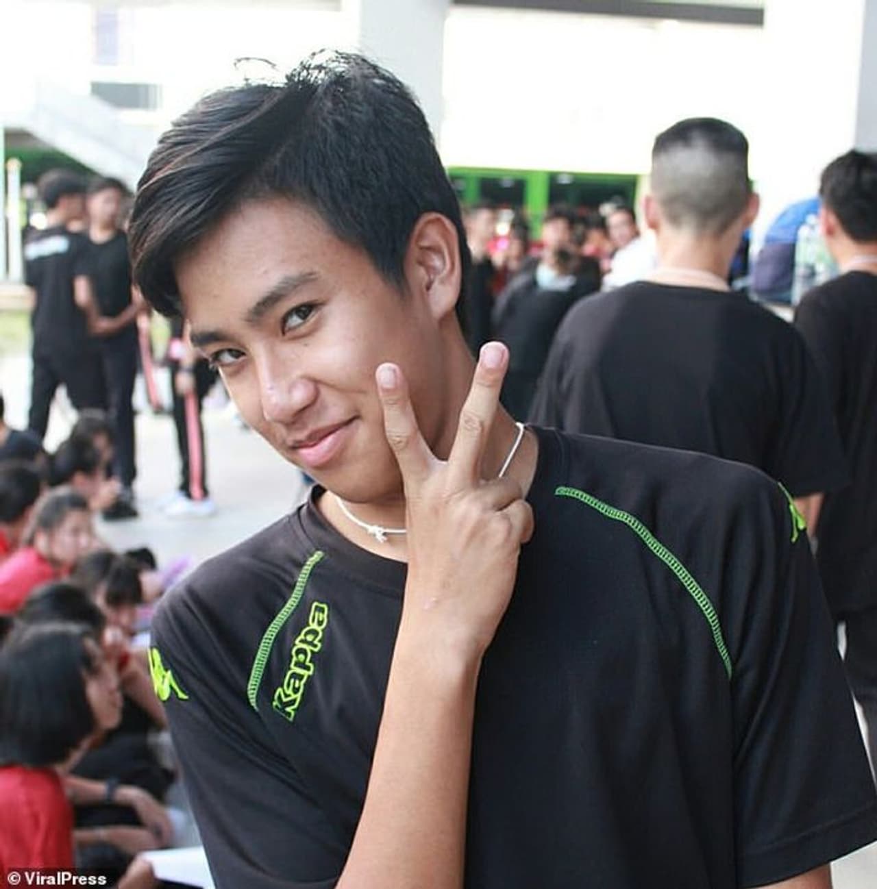 <p>ലിംഗത്തിന്റെ അഗ്ര ഭാഗത്ത് ചുറ്റും മലമ്പാമ്പ് കടിച്ച് പിടിച്ചിരിക്കുന്നതാണ് യുവാവ് നോക്കിയപ്പോൾ ആദ്യം കണ്ടത്. സഹിക്കാനാവാത്ത വേദന അനുഭവപ്പെടുകയും ലിംഗത്തിൽ നിന്ന് രക്തം വരുന്നത് കണ്ടപ്പോൾ യുവാവ് മറ്റൊന്നും നോക്കിയില്ല. </p> <p>ലിംഗത്തിന്റെ അഗ്ര ഭാഗത്ത് ചുറ്റും മലമ്പാമ്പ് കടിച്ച് പിടിച്ചിരിക്കുന്നതാണ് യുവാവ് നോക്കിയപ്പോൾ ആദ്യം കണ്ടത്. സഹിക്കാനാവാത്ത വേദന അനുഭവപ്പെടുകയും ലിംഗത്തിൽ നിന്ന് രക്തം വരുന്നത് കണ്ടപ്പോൾ യുവാവ് മറ്റൊന്നും നോക്കിയില്ല. </p>