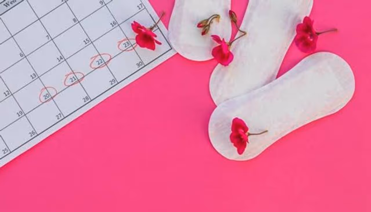 <p style="text align: justify;">ಹೆಚ್ಚಿದ ವ್ಯಾಯಾಮ, ಧೂಮಪಾನ, ಆಲ್ಕೊಹಾಲ್, ಕೆಫೀನ್, ಪ್ರಯಾಣ, ಒತ್ತಡ, ಮತ್ತು ಕೆಲವು ಔಷಧಿಗಳು ಮತ್ತು ಜನನ ನಿಯಂತ್ರಣ ಮಾತ್ರೆಗಳಂತಹ ಜೀವನಶೈಲಿ ಪ್ರಚೋದಕಗಳು ಸಹ ಈ ಸಮಸ್ಯೆಗೆ ಕಾರಣವಾಗಬಹುದು. ಋತುಬಂಧದ ಸಮಯದಲ್ಲಿ ಅನಿಯಮಿತ ಅವಧಿಗಳು ಸಾಮಾನ್ಯವಾಗಿದೆ.</p>