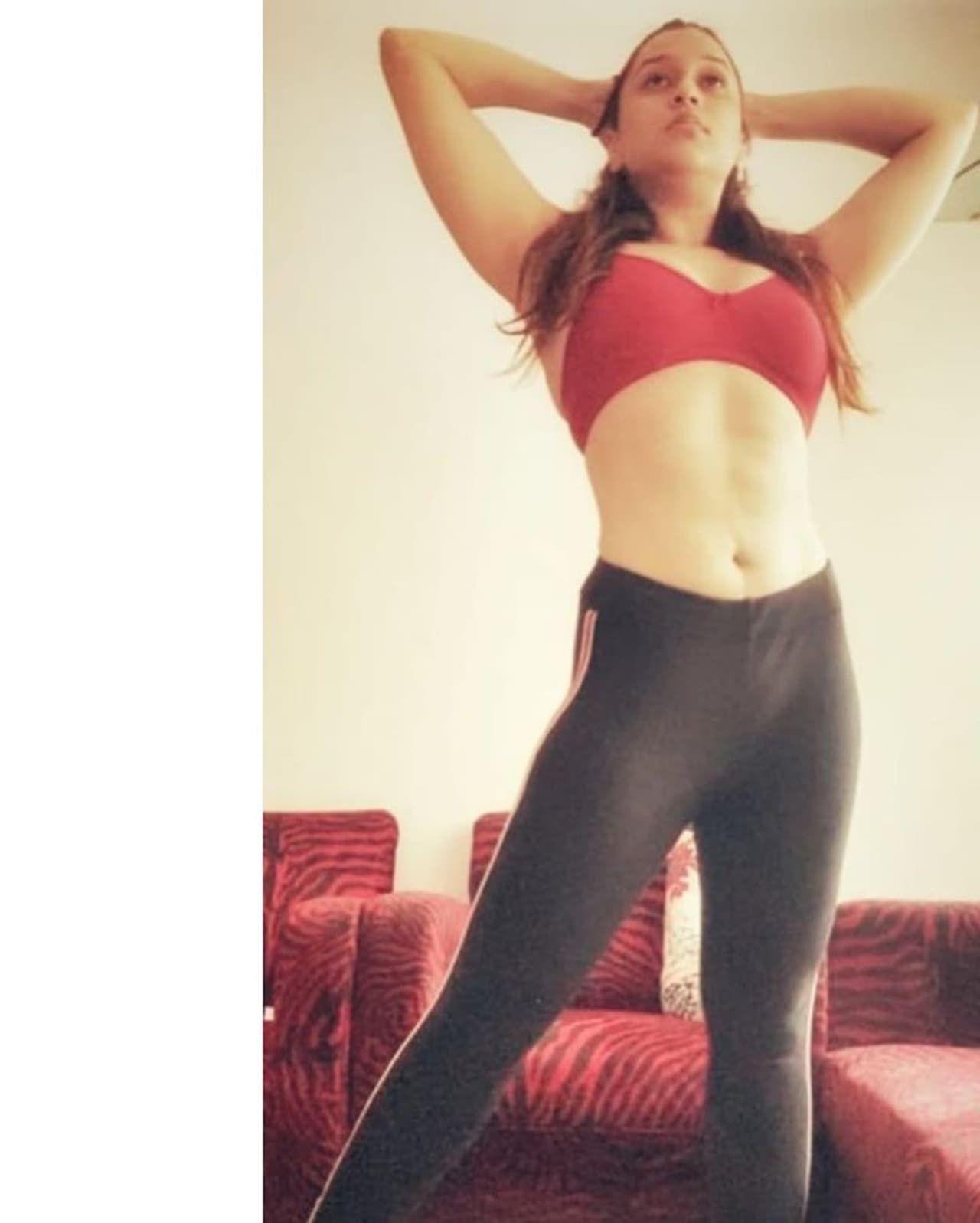 <p>గ్లోబల్ స్టార్ ప్రియాంక చోప్రా కజిన్ సిస్టర్గా సినీ రంగంలోకి నటిగా తెరంగేట్రం చేసిన మన్నారా చోప్రా తెలుగు సినిమా `ప్రేమా గీమా జాన్తా నై` చిత్రంతో హీరోయిన్గా ఎంట్రీ ఇచ్చింది. రెండో సినిమాలో ఏరోటిక్ థ్రిల్లర్ `జిద్`తో టాప్ లెస్ అందాలతో రెచ్చిపోయింది. </p> <p>గ్లోబల్ స్టార్ ప్రియాంక చోప్రా కజిన్ సిస్టర్గా సినీ రంగంలోకి నటిగా తెరంగేట్రం చేసిన మన్నారా చోప్రా తెలుగు సినిమా `ప్రేమా గీమా జాన్తా నై` చిత్రంతో హీరోయిన్గా ఎంట్రీ ఇచ్చింది. రెండో సినిమాలో ఏరోటిక్ థ్రిల్లర్ `జిద్`తో టాప్ లెస్ అందాలతో రెచ్చిపోయింది. </p>