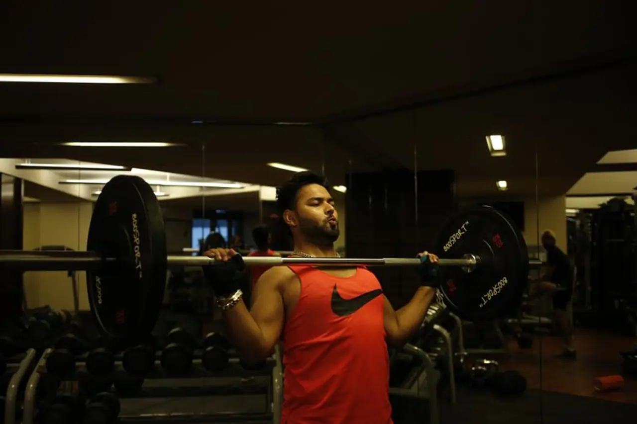 <p>ವಾಸ್ತವವಾಗಿ, ಕಚೇರಿಗೆ ಹೋಗುವವರಿಗೆ ಸಮಯದ ಕೊರತೆಯಿದ್ದು, ಜಿಮ್ಗೆ ಹೋಗುವುದು ಅಥವಾ ಓಡುವುದು ಮತ್ತು ಜಾಗಿಂಗ್ನಂತಹ ದೈಹಿಕ ವ್ಯಾಯಾಮ ಮಾಡುವುದನ್ನು ತಡೆಯುತ್ತದೆ. ಅಂತಹ ಪರಿಸ್ಥಿತಿಯಲ್ಲಿ, ಹಗ್ಗವನ್ನು ಜಿಗಿಯುವುದು (ಜಂಪಿಂಗ್ ರೋಪ್) ಅವರಿಗೆ ಅತ್ಯಂತ ಪ್ರಯೋಜನಕಾರಿ.. </p> <p>ವಾಸ್ತವವಾಗಿ, ಕಚೇರಿಗೆ ಹೋಗುವವರಿಗೆ ಸಮಯದ ಕೊರತೆಯಿದ್ದು, ಜಿಮ್ಗೆ ಹೋಗುವುದು ಅಥವಾ ಓಡುವುದು ಮತ್ತು ಜಾಗಿಂಗ್ನಂತಹ ದೈಹಿಕ ವ್ಯಾಯಾಮ ಮಾಡುವುದನ್ನು ತಡೆಯುತ್ತದೆ. ಅಂತಹ ಪರಿಸ್ಥಿತಿಯಲ್ಲಿ, ಹಗ್ಗವನ್ನು ಜಿಗಿಯುವುದು (ಜಂಪಿಂಗ್ ರೋಪ್) ಅವರಿಗೆ ಅತ್ಯಂತ ಪ್ರಯೋಜನಕಾರಿ.. </p>