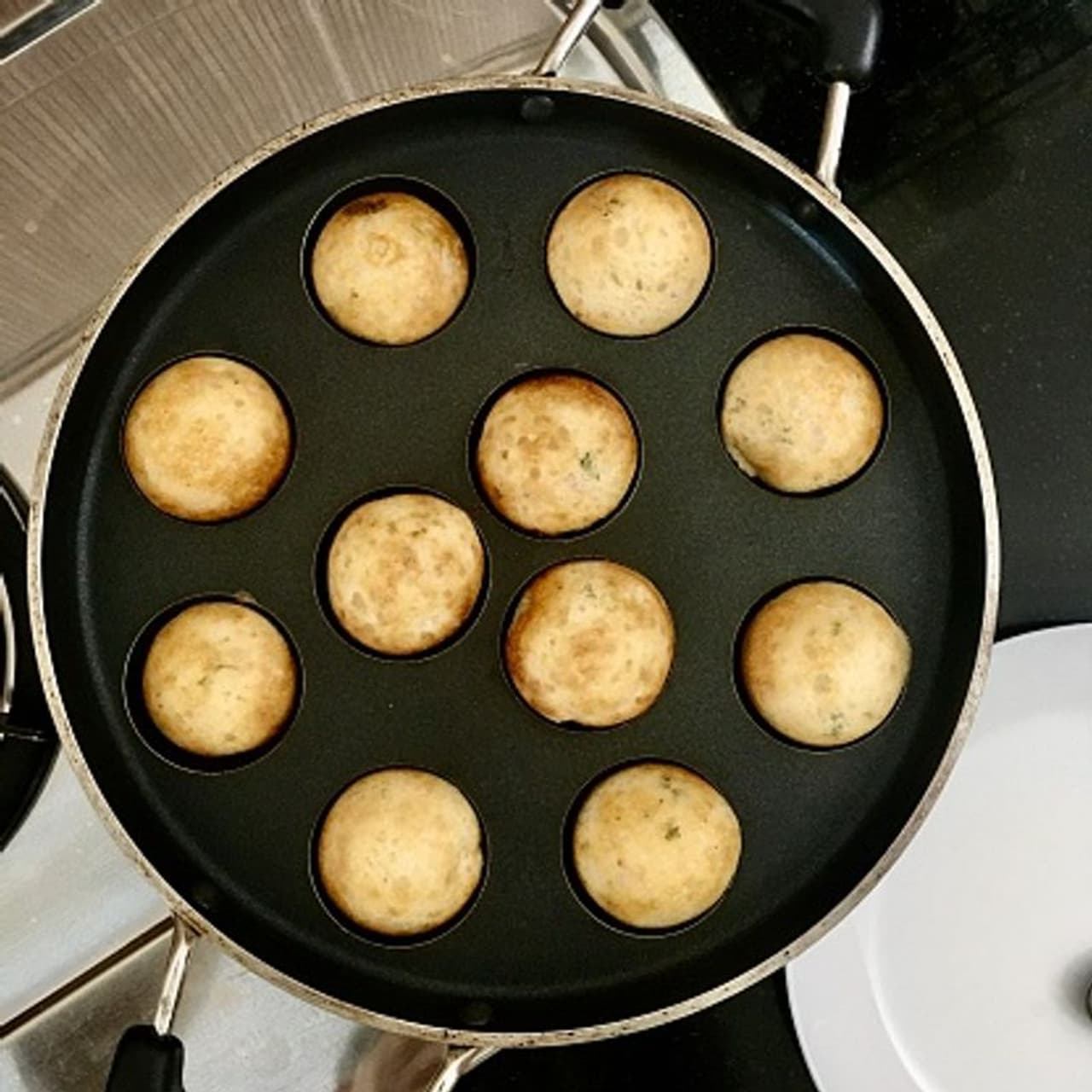 <p>Did you know that you can use this appe pan to make snacks that usually require deep frying?</p> <p>Did you know that you can use this appe pan to make snacks that usually require deep frying?</p>