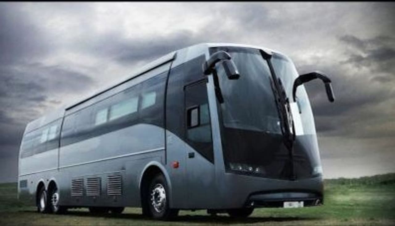 <p>2015లో ఈ కస్టమైజ్ వోల్వో బిఆర్ 9పై తన చేతిని వచ్చింది. ఇతర రెగ్యులర్ వానిటీ వ్యాన్ల కంటే ఇది విశాలమైన, విలాసవంతమైన, క్లాస్సిగా ఉంటుంది. ఇందులో ఇంట్రెస్టింగ్ ఫీచర్‌ ఏంటంటే &nbsp;ఒకసారి పార్క్ చేసినప్పుడు గదిని మరింత పెద్దదిగా చేసుకోవచ్చు (రూమ్ ఎక్స్టెంషన్ ఫెసిలిటీ).<br />&nbsp;</p>