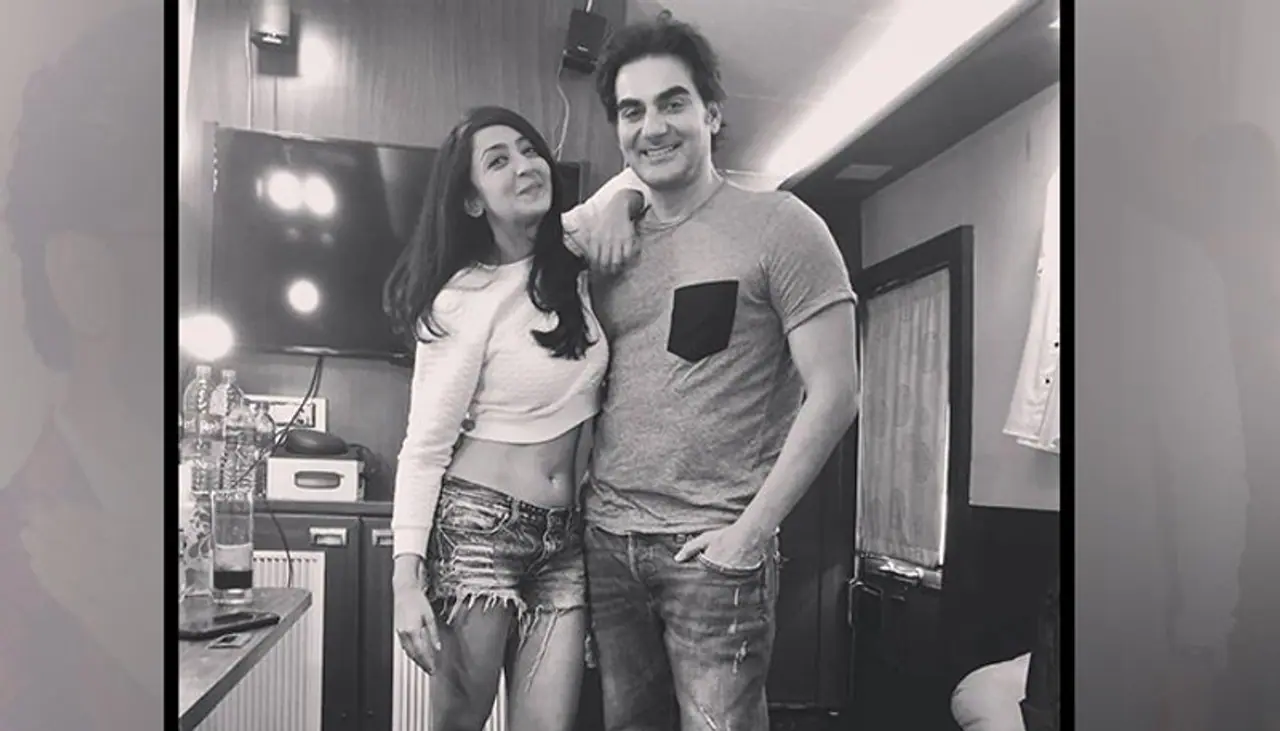 <p><strong>Andrita and Arbaaz: </strong>A pic of Andrita Ray sporting jean shorts and a white crop top along with Bollywood ace producer and actor Arbaaz Khan is storming the internet. The ongoing drug probe by the CCB has led to lot of speculation about a Sandalwood and Bollywood link in relation to drug use and trade</p> <p><strong>Andrita and Arbaaz: </strong>A pic of Andrita Ray sporting jean shorts and a white crop top along with Bollywood ace producer and actor Arbaaz Khan is storming the internet. The ongoing drug probe by the CCB has led to lot of speculation about a Sandalwood and Bollywood link in relation to drug use and trade</p>
