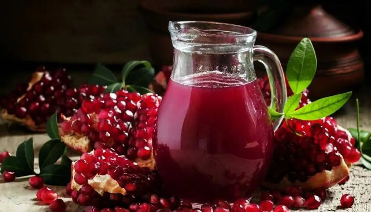 <p>It may be a tough task to deseed a pomegranate, but is considered to be one of the healthiest fruits with quite some medicinal benefits. Not just the fruit, but pomegranate juice is also said to have innumerable benefits to offer.<br />&nbsp;</p>