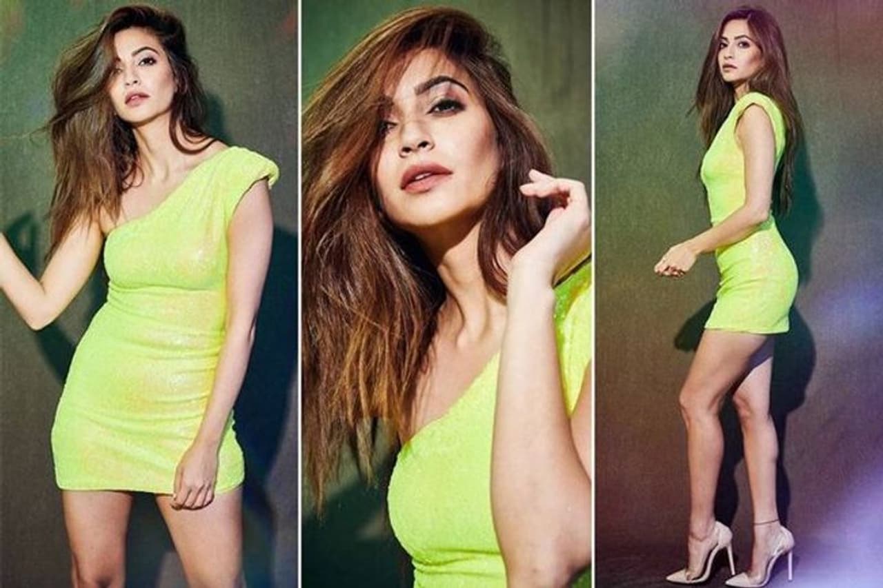 <p style="text align: justify;">Kriti Kharband is known for her bubbly personality and ever smiling face in the industry. Her performance in 'Shaadi Mein Zaroor Aana' opposite Rajkumaar Rao was widely appreciated. She later rose to fame by giving a commercial blockbuster hit 'Housefull 4', it was a multi starrer film but Kriti managed to shine out amid the starcast.</p><p style="text align: justify;">Now she is in news not for her charming personality or movies, but for showing starry tantrums on the sets of movie Chehre starring Amitabh Bachchan and Emraan Hashmi.</p>