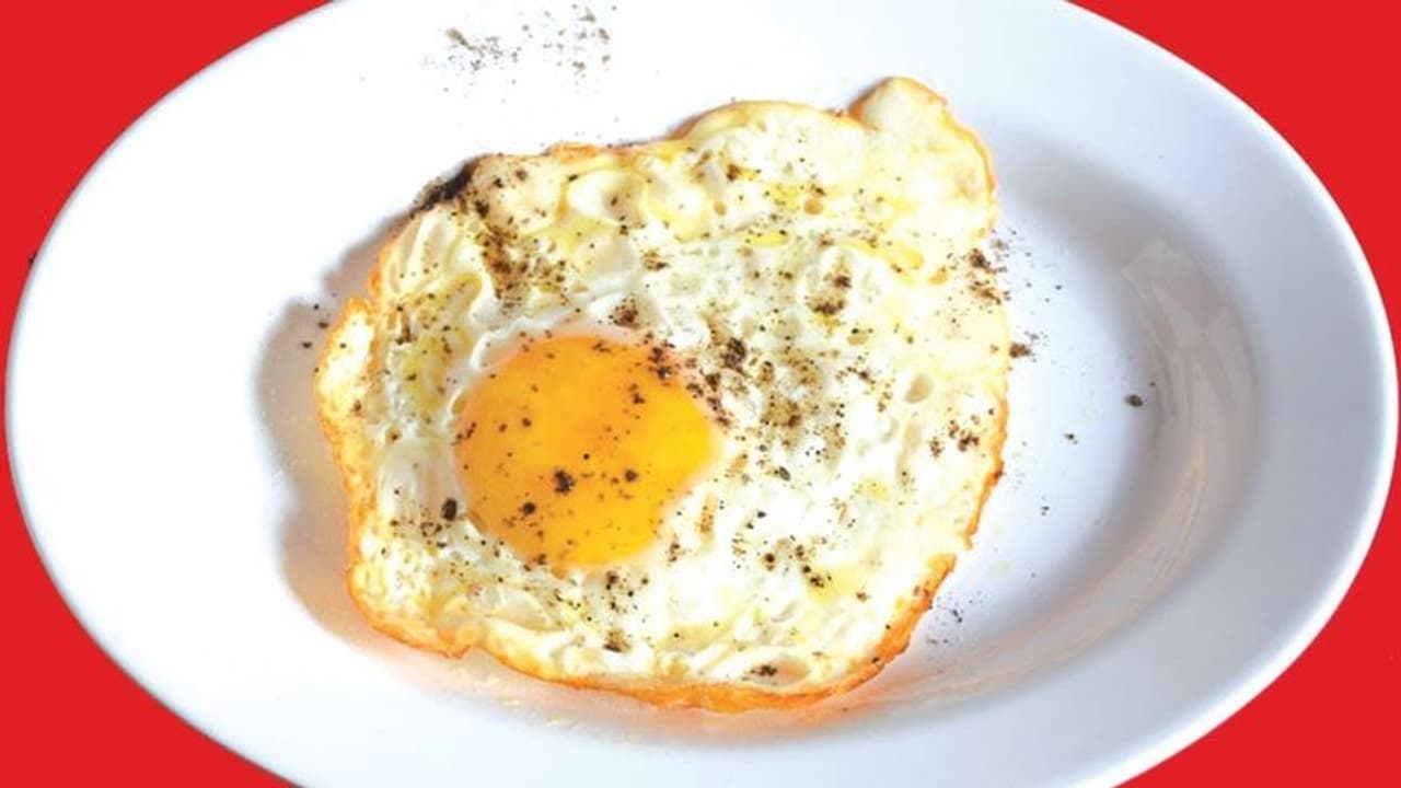 <p>Give your regular breakfast of poached egg a crunchy makeover with this Indian style poached egg cooked with a mix of crushed walnuts, coriander leaves and lemon juice.</p>