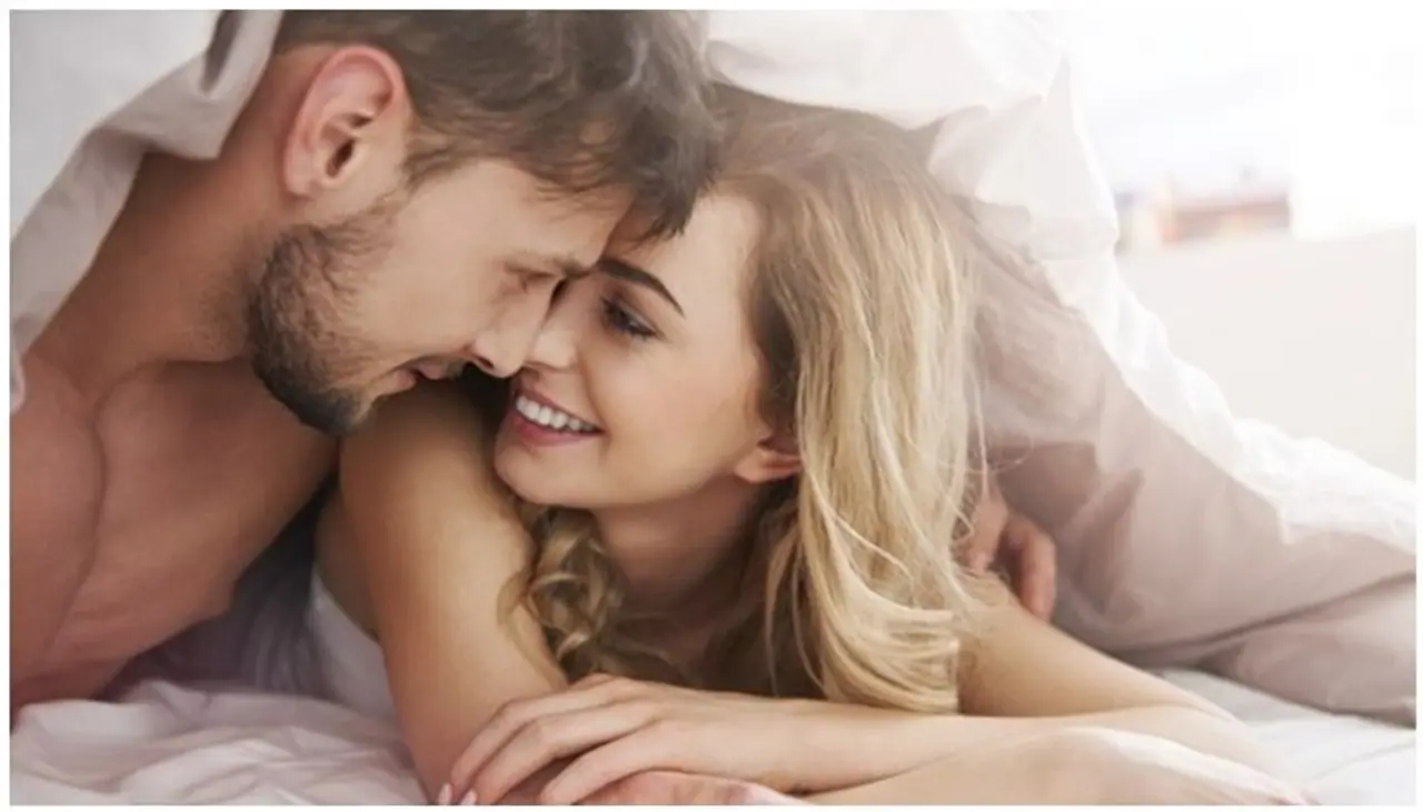 <p>దాంపత్య జీవితంలో ఎలాంటి గొడవలు లేకుండా ఎప్పుడూ ప్రశాంతంగా, ఆనందంగా, రొమాంటిక్ గా సాగిపోతే ఎంత బాగుంటుంది అని అందరూ అనుకుంటారు. కానీ ఆచరణలోక వచ్చే సరికి అవన్నీ సాధ్యం కావడం చాలా మందికి కష్టంగా ఉంటుంది.</p> <p>దాంపత్య జీవితంలో ఎలాంటి గొడవలు లేకుండా ఎప్పుడూ ప్రశాంతంగా, ఆనందంగా, రొమాంటిక్ గా సాగిపోతే ఎంత బాగుంటుంది అని అందరూ అనుకుంటారు. కానీ ఆచరణలోక వచ్చే సరికి అవన్నీ సాధ్యం కావడం చాలా మందికి కష్టంగా ఉంటుంది.</p>