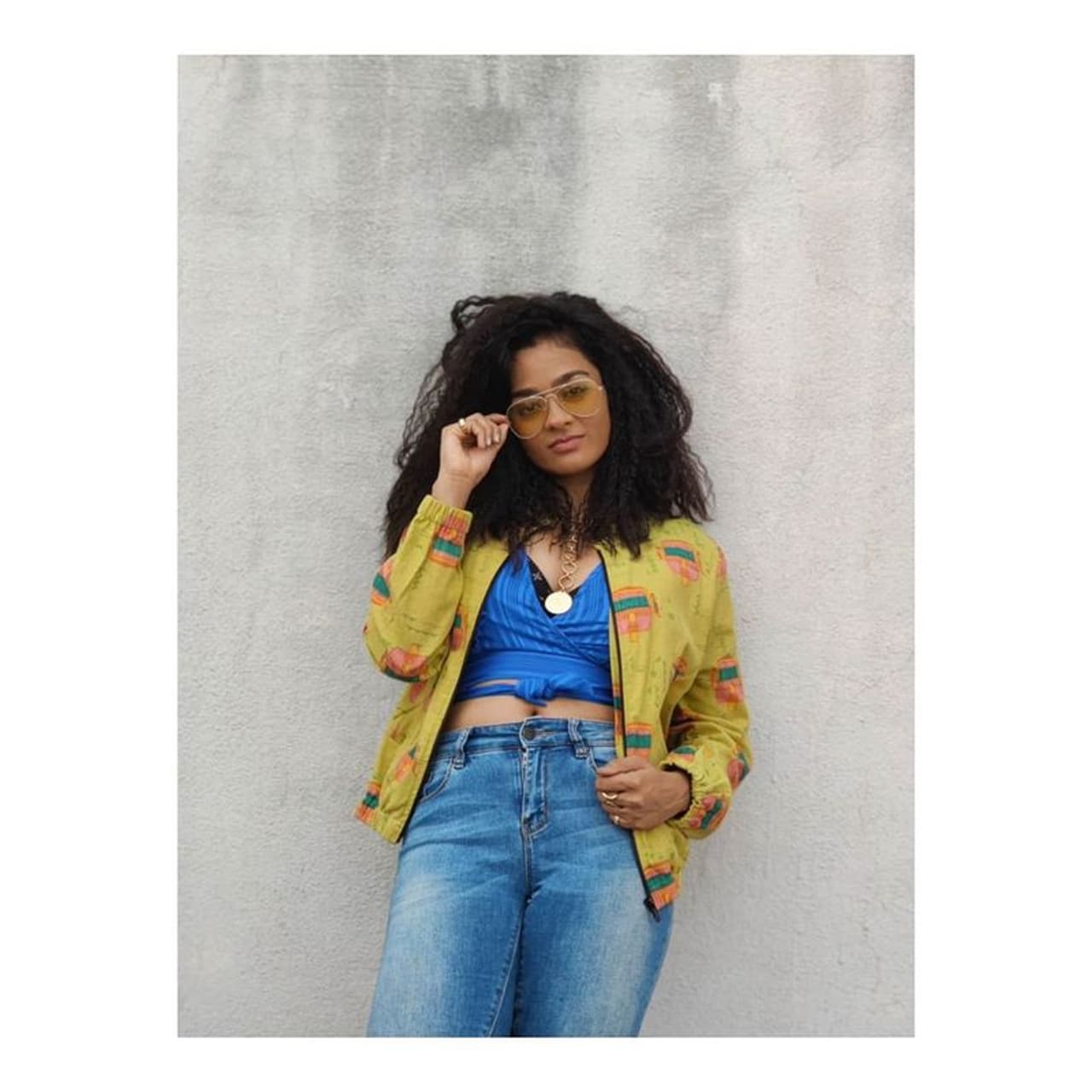 <p>அல்ட்ரா மார்டன் லுக்கில் அல்லு தெறிக்கவிடும் காயத்ரி&nbsp;</p>