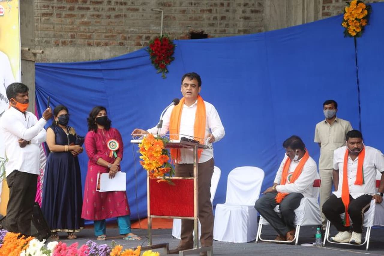 <p>ಗುರುವಾರ ನಗರದ ದಾಸರಹಳ್ಳಿ ವಿಧಾನಸಭಾ ಕ್ಷೇತ್ರದ ಬಿಜೆಪಿ ಘಟಕ ಹಾಗೂ ಮೋದಿ ಬ್ರಿಗೇಡ್ ಪ್ರತಿಷ್ಠಾನ, ಮೋದಿ ಅವರ ಜನ್ಮ ದಿನದ ಪ್ರಯುಕ್ತ ಹಮ್ಮಿಕೊಂಡಿದ್ದ ಕಾರ್ಯಕ್ರಮ ಉದ್ಘಾಟಿಸಿ ಅವರು ಮಾತನಾಡಿದರು.</p> <p>ಗುರುವಾರ ನಗರದ ದಾಸರಹಳ್ಳಿ ವಿಧಾನಸಭಾ ಕ್ಷೇತ್ರದ ಬಿಜೆಪಿ ಘಟಕ ಹಾಗೂ ಮೋದಿ ಬ್ರಿಗೇಡ್ ಪ್ರತಿಷ್ಠಾನ, ಮೋದಿ ಅವರ ಜನ್ಮ ದಿನದ ಪ್ರಯುಕ್ತ ಹಮ್ಮಿಕೊಂಡಿದ್ದ ಕಾರ್ಯಕ್ರಮ ಉದ್ಘಾಟಿಸಿ ಅವರು ಮಾತನಾಡಿದರು.</p>