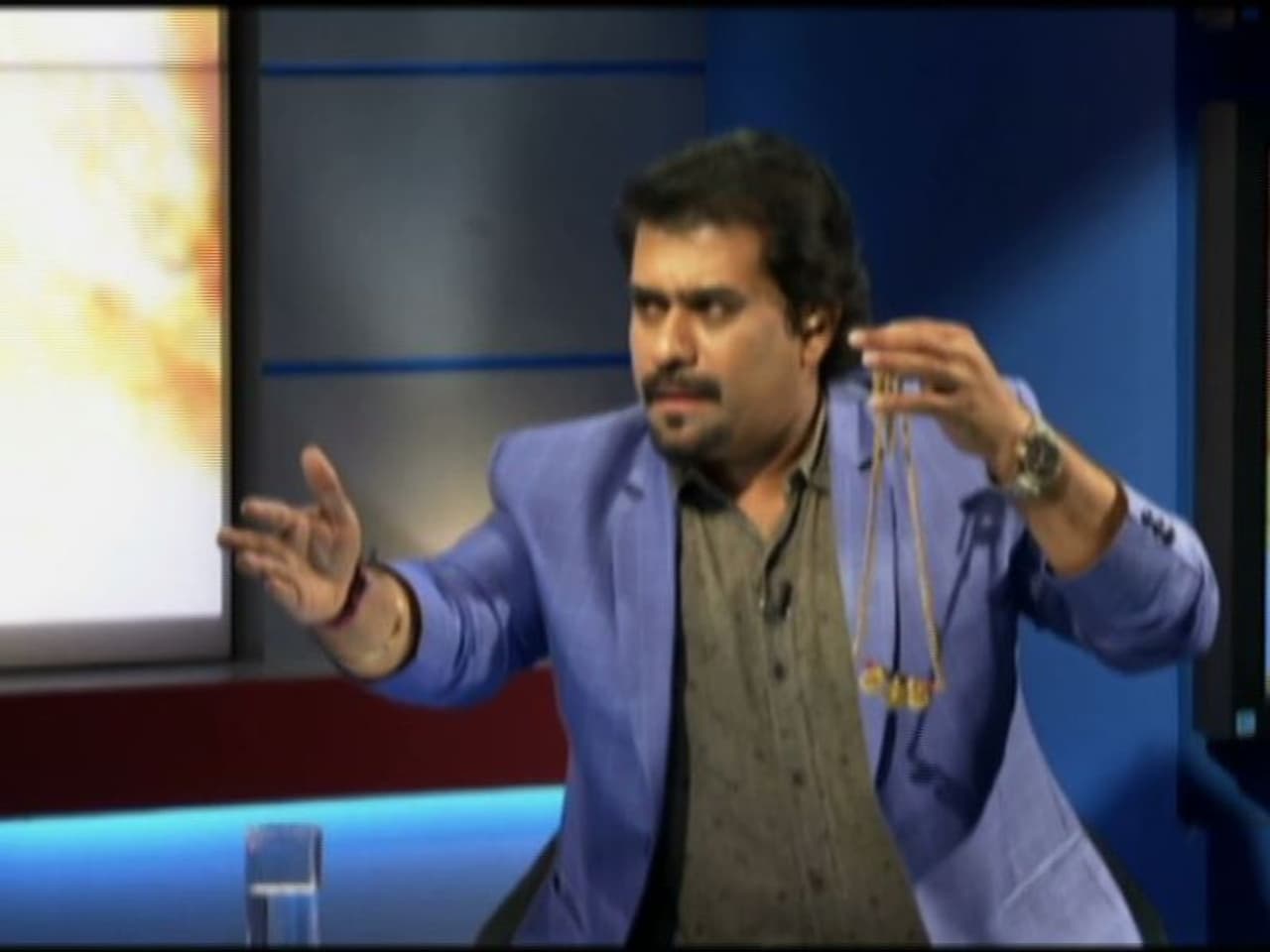 <p>സുവർണ ന്യൂസിലെ മാധ്യമപ്രവർത്തകനായ ജയപ്രകാശ് ഷെട്ടിക്ക് കഴിഞ്ഞ ദിവസം ഓഫീസിലേക്ക് ഒരു കത്ത് കിട്ടി. </p> <p>സുവർണ ന്യൂസിലെ മാധ്യമപ്രവർത്തകനായ ജയപ്രകാശ് ഷെട്ടിക്ക് കഴിഞ്ഞ ദിവസം ഓഫീസിലേക്ക് ഒരു കത്ത് കിട്ടി. </p>