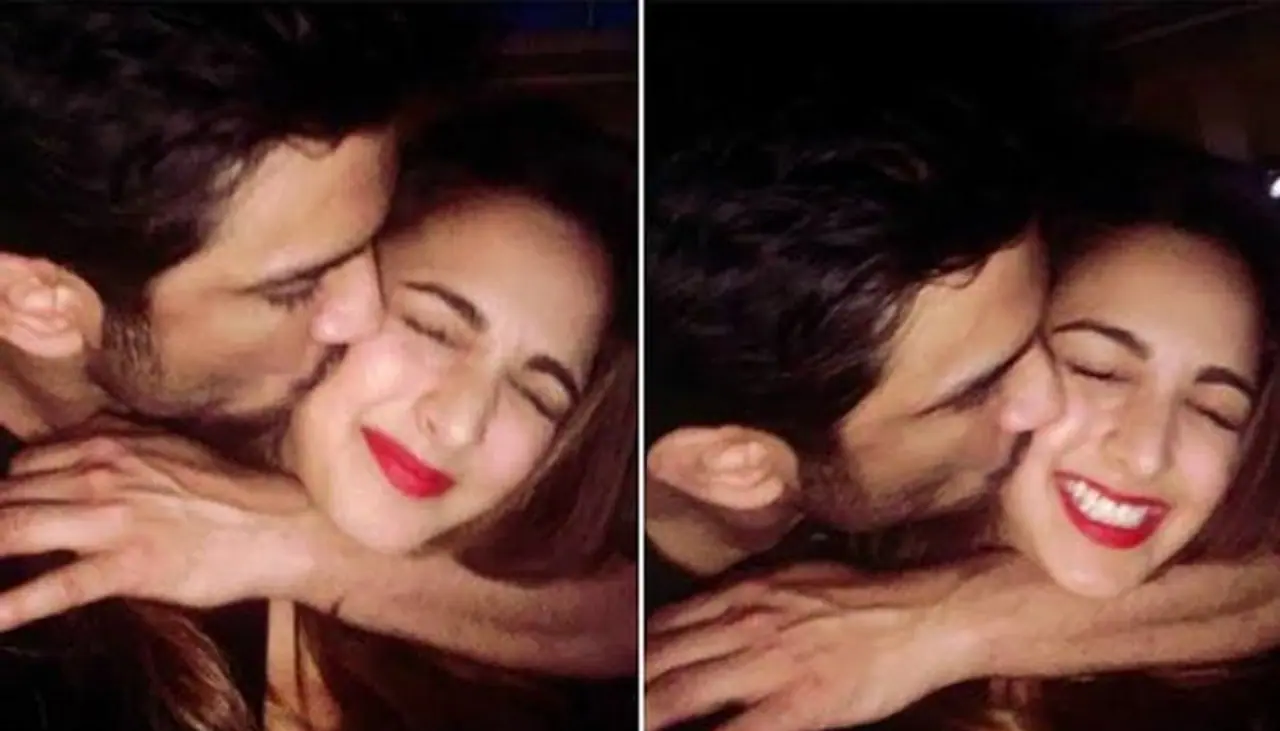 <p>After the untimely death of actor Sushant Singh Rajput many celebrities took over to their social media accounts to share pictures with the late actor. Apart from many old pictures of Sushant from parties, social gatherings and events that have been surfacing on the internet, there is one of such picture with Kiara Advani that is making rounds.</p> <p>After the untimely death of actor Sushant Singh Rajput many celebrities took over to their social media accounts to share pictures with the late actor. Apart from many old pictures of Sushant from parties, social gatherings and events that have been surfacing on the internet, there is one of such picture with Kiara Advani that is making rounds.</p>