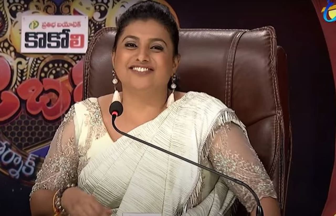 <p style="text align: justify;">తెలుగులో ప్రసారమయ్యే కార్యక్రమాల్లో జబర్దస్త్ ది ప్రత్యేక స్థానం. గత కొన్నెండ్లుగా ప్రతి గురువారం రాత్రి 9.30 అయితే చాలు ప్రజలంతా తమ టీవీ సెట్లకు అతుక్కుపోయి తమ దైనందిన జీవితాల్లోని బాధలను మర్చిపోయి హాయిగా నవ్వుకుంటుంటారు. ఈ ప్రోగ్రాం టీఆర్పీ ని చూస్తే ఈ ప్రోగ్రాం కి ఆదరణ ఏ స్థాయిలో ఉందొ మనకు అర్థమైపోతుంది. (Pic Courtesy: etv Jabardasth)</p> <p style="text align: justify;">తెలుగులో ప్రసారమయ్యే కార్యక్రమాల్లో జబర్దస్త్ ది ప్రత్యేక స్థానం. గత కొన్నెండ్లుగా ప్రతి గురువారం రాత్రి 9.30 అయితే చాలు ప్రజలంతా తమ టీవీ సెట్లకు అతుక్కుపోయి తమ దైనందిన జీవితాల్లోని బాధలను మర్చిపోయి హాయిగా నవ్వుకుంటుంటారు. ఈ ప్రోగ్రాం టీఆర్పీ ని చూస్తే ఈ ప్రోగ్రాం కి ఆదరణ ఏ స్థాయిలో ఉందొ మనకు అర్థమైపోతుంది. (Pic Courtesy: etv Jabardasth)</p>