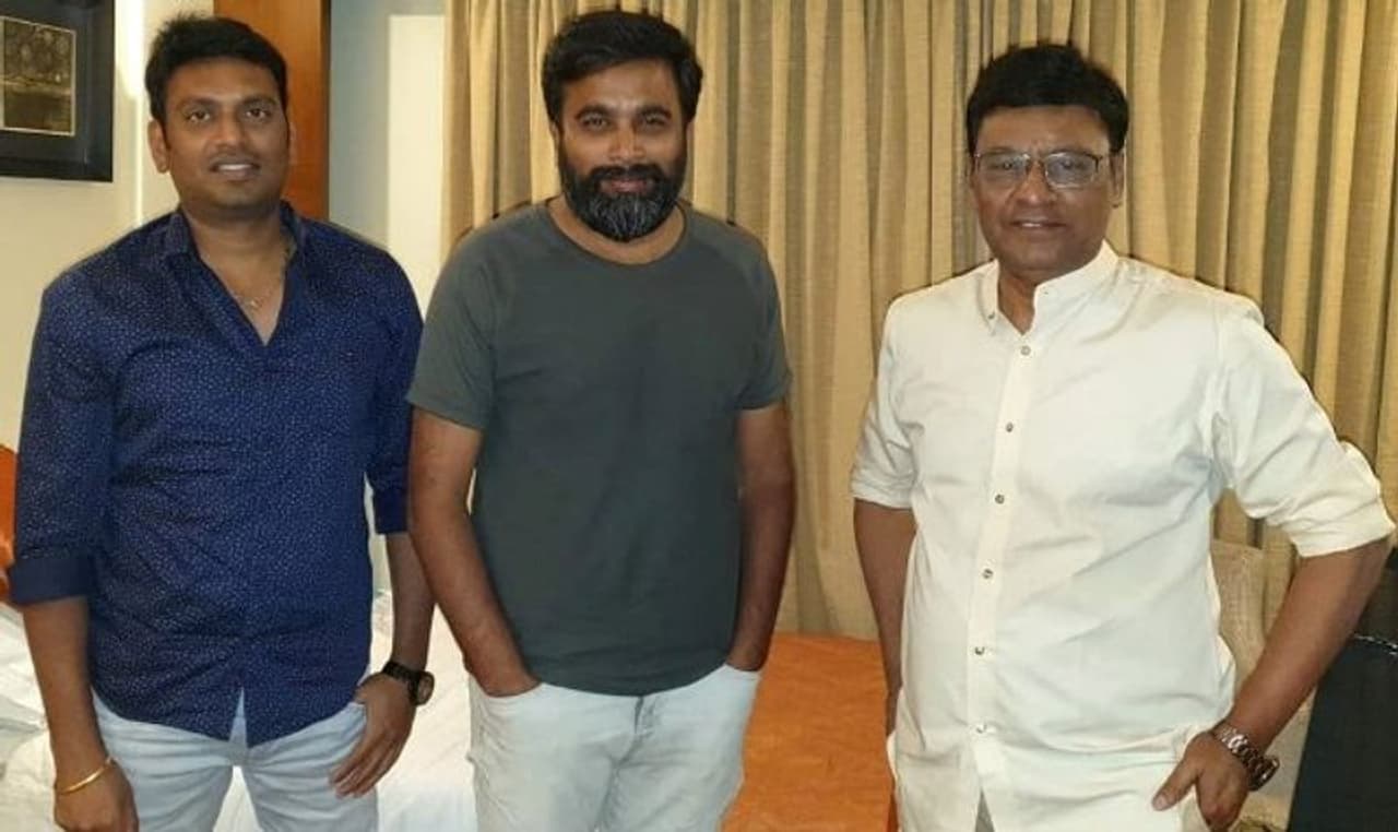 <p>தமிழ் சினிமாவில் முன்னணி நடிகராகவும், இயக்குநராகவும் வலம் வந்தவர் பாக்யராஜ். அவருடைய கதை, திரைக்கதை பாணியை யாராலும் அவ்வளவு எளிதியில் கையாள முடியாது. </p> <p>தமிழ் சினிமாவில் முன்னணி நடிகராகவும், இயக்குநராகவும் வலம் வந்தவர் பாக்யராஜ். அவருடைய கதை, திரைக்கதை பாணியை யாராலும் அவ்வளவு எளிதியில் கையாள முடியாது. </p>