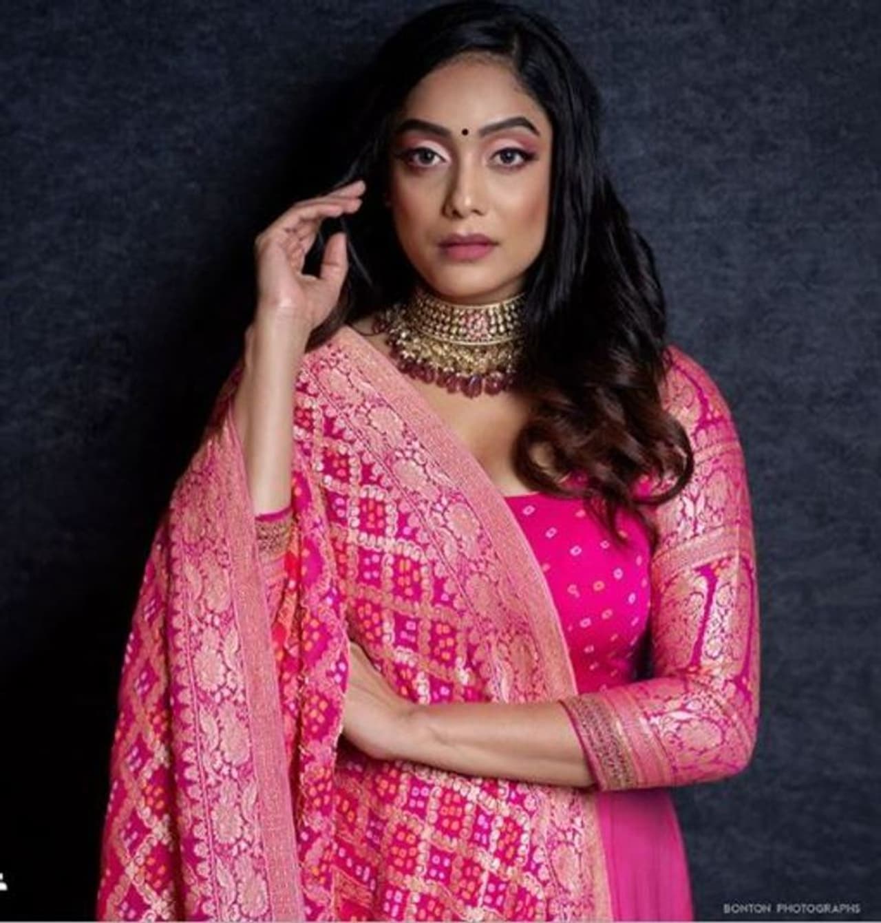 <p>பிங்க் நிற சல்வாரில் பளீச் அழகில் ஜொலிக்கும் அபிராமி&nbsp;</p>