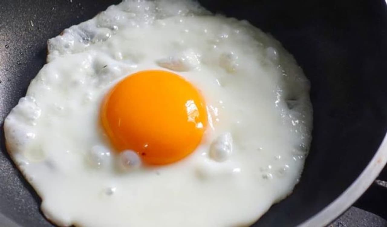 <p><br />ನಾನ್ ಸ್ಟಿಕ್ ಪ್ಯಾನ್ ಅಥವಾ ಕುಕ್ಕರ್ ನಿಂದ ಆನೇಕ ಆರೋಗ್ಯ ಸಮಸ್ಯೆಗಳು ಉಂಟಾಗುತ್ತವೆ ಎಂದು ಸೂಚಿಸುತ್ತದೆ. ನೀವೂ ಸಹ ನಾನ್ ಸ್ಟಿಕ್ ಕಾವಲಿ, ಪಾತ್ರೆ, ಕುಕ್ಕರ್ ಅಥವಾ ಮಡಕೆಗಳ ನಿಯಮಿತ ಬಳಕೆದಾರರಾಗಿದ್ದರೆ, ಕೊನೆಯವರೆಗೂ ಓದಿ.</p> <p><br />ನಾನ್ ಸ್ಟಿಕ್ ಪ್ಯಾನ್ ಅಥವಾ ಕುಕ್ಕರ್ ನಿಂದ ಆನೇಕ ಆರೋಗ್ಯ ಸಮಸ್ಯೆಗಳು ಉಂಟಾಗುತ್ತವೆ ಎಂದು ಸೂಚಿಸುತ್ತದೆ. ನೀವೂ ಸಹ ನಾನ್ ಸ್ಟಿಕ್ ಕಾವಲಿ, ಪಾತ್ರೆ, ಕುಕ್ಕರ್ ಅಥವಾ ಮಡಕೆಗಳ ನಿಯಮಿತ ಬಳಕೆದಾರರಾಗಿದ್ದರೆ, ಕೊನೆಯವರೆಗೂ ಓದಿ.</p>