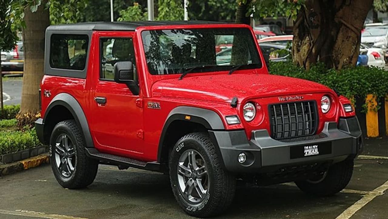 <p>ಹೊಸ ವಿನ್ಯಾಸ, ಹೊಸ ಫೀಚರ್ಸ್‌ಗಳೊಂದಿಗೆ ಮಹೀಂದ್ರ ಥಾರ್ 2020 ಬಿಡುಗಡೆಯಾಗಿದೆ. ಅಕ್ಟೋಬರ್ 2 ರಂದು ಥಾರ್ ಬಿಡುಗಡೆಯಾಗಿದ್ದು, ಭಾರಿ ಬೇಡಿಕೆ ವ್ಯಕ್ತವಾಗುತ್ತಿದೆ.</p>