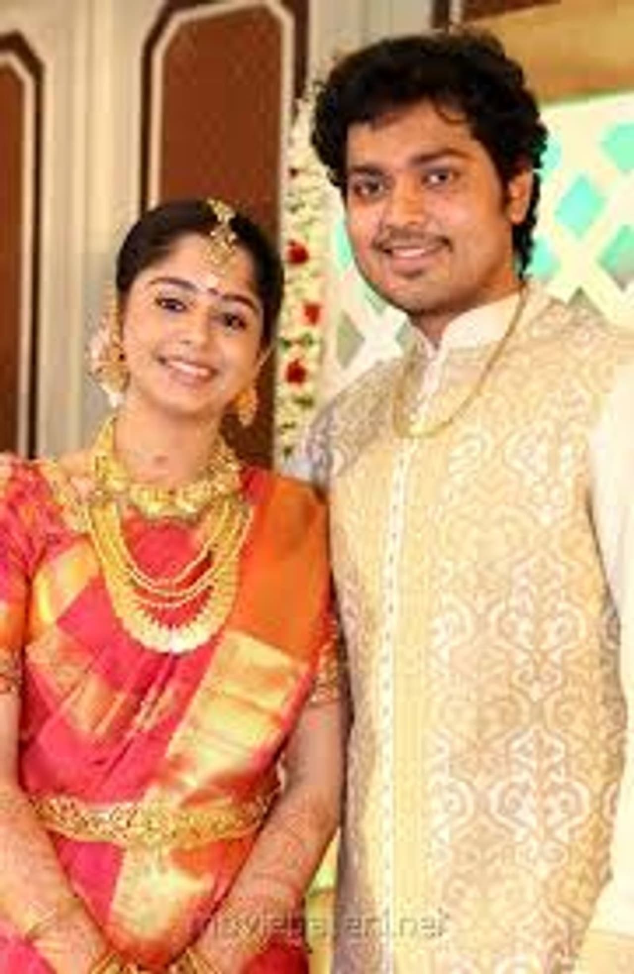 <p>மனைவி ஸ்மிருதியுடன் சூப்பராக போஸ் கொடுக்கும் சக்தி </p> <p>மனைவி ஸ்மிருதியுடன் சூப்பராக போஸ் கொடுக்கும் சக்தி </p>