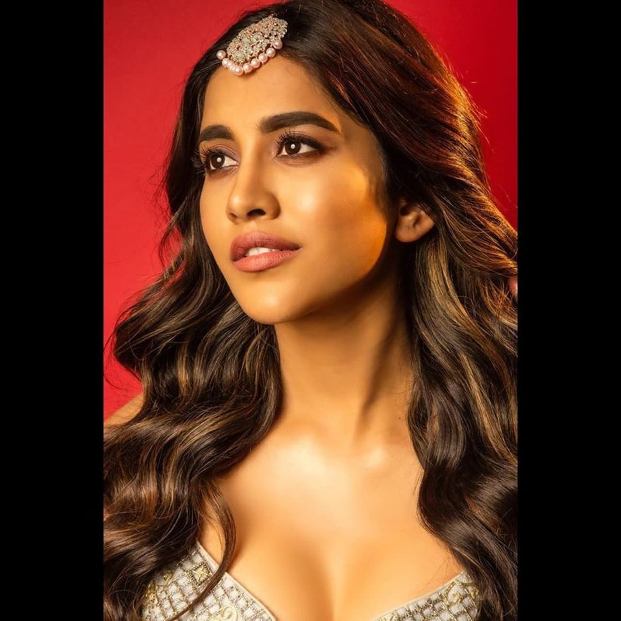 <p style="text align: justify;">సెక్సీ బ్యూటీ నభా నటేష్ తాజాగా నితిన్తో రొమాన్స్ చేసేందుకు గ్రీన్ సిగ్నల్ ఇచ్చిన విషయం తెలిసిందే. </p> <p style="text align: justify;">సెక్సీ బ్యూటీ నభా నటేష్ తాజాగా నితిన్తో రొమాన్స్ చేసేందుకు గ్రీన్ సిగ్నల్ ఇచ్చిన విషయం తెలిసిందే. </p>