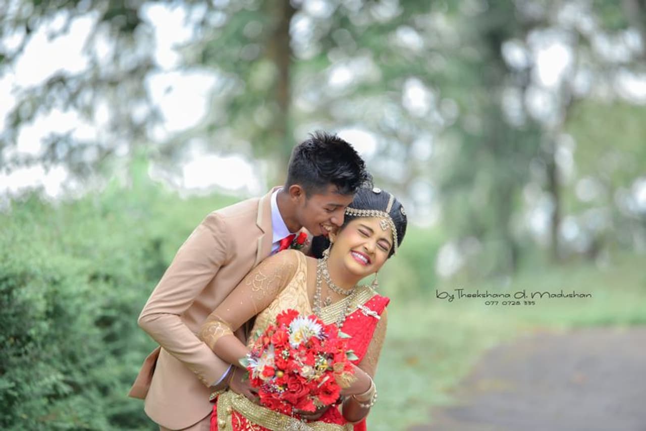 <p>വാട്ട്സ്ആപ്പ് ഗ്രൂപ്പുകളിലും ഫേസ്ബുക്ക് ട്രോളുകളിലുമെല്ലാം ഈ ചിത്രം വച്ച് പ്രചരണം നടന്നു. അലോസരപ്പെടുത്തുന്ന തമാശകളും ഈ ചിത്രങ്ങള്ക്കൊപ്പം പ്രചരിച്ചു.</p> <p>വാട്ട്സ്ആപ്പ് ഗ്രൂപ്പുകളിലും ഫേസ്ബുക്ക് ട്രോളുകളിലുമെല്ലാം ഈ ചിത്രം വച്ച് പ്രചരണം നടന്നു. അലോസരപ്പെടുത്തുന്ന തമാശകളും ഈ ചിത്രങ്ങള്ക്കൊപ്പം പ്രചരിച്ചു.</p>